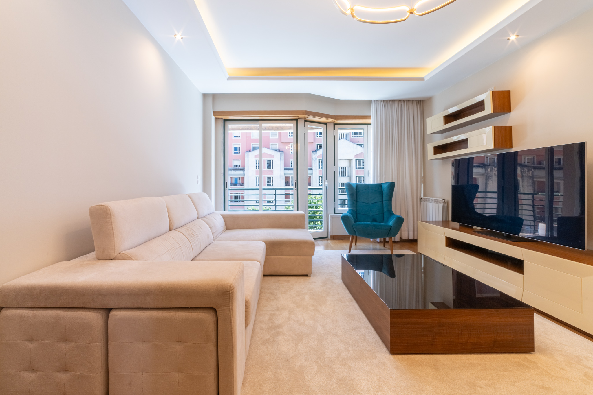 2-bedroom apartment with balcony in Parque dos Príncipes, Telheiras