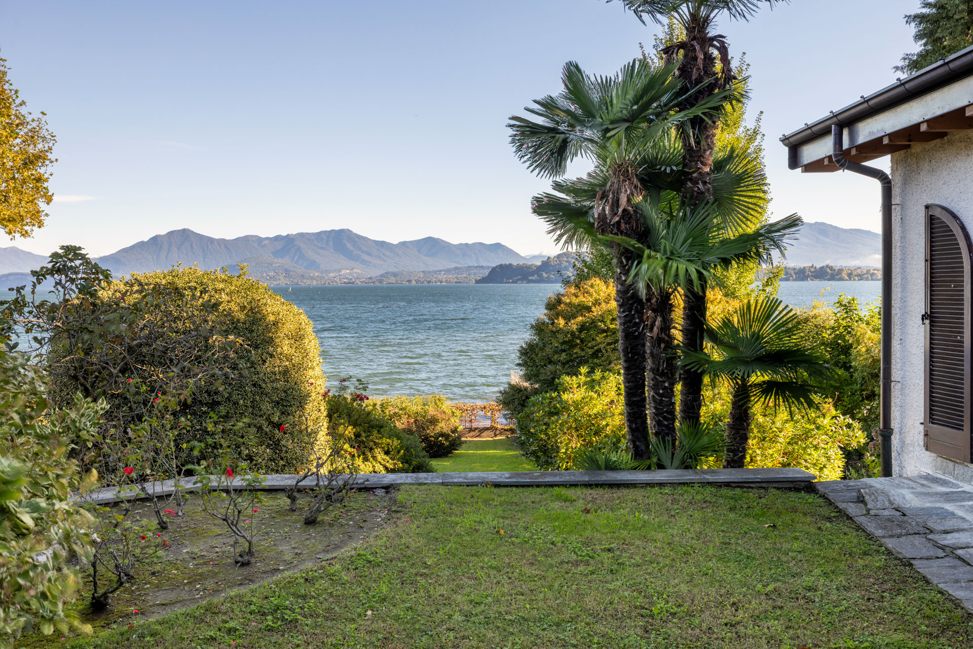 Villa esclusiva pied dans l’eau a Ranco