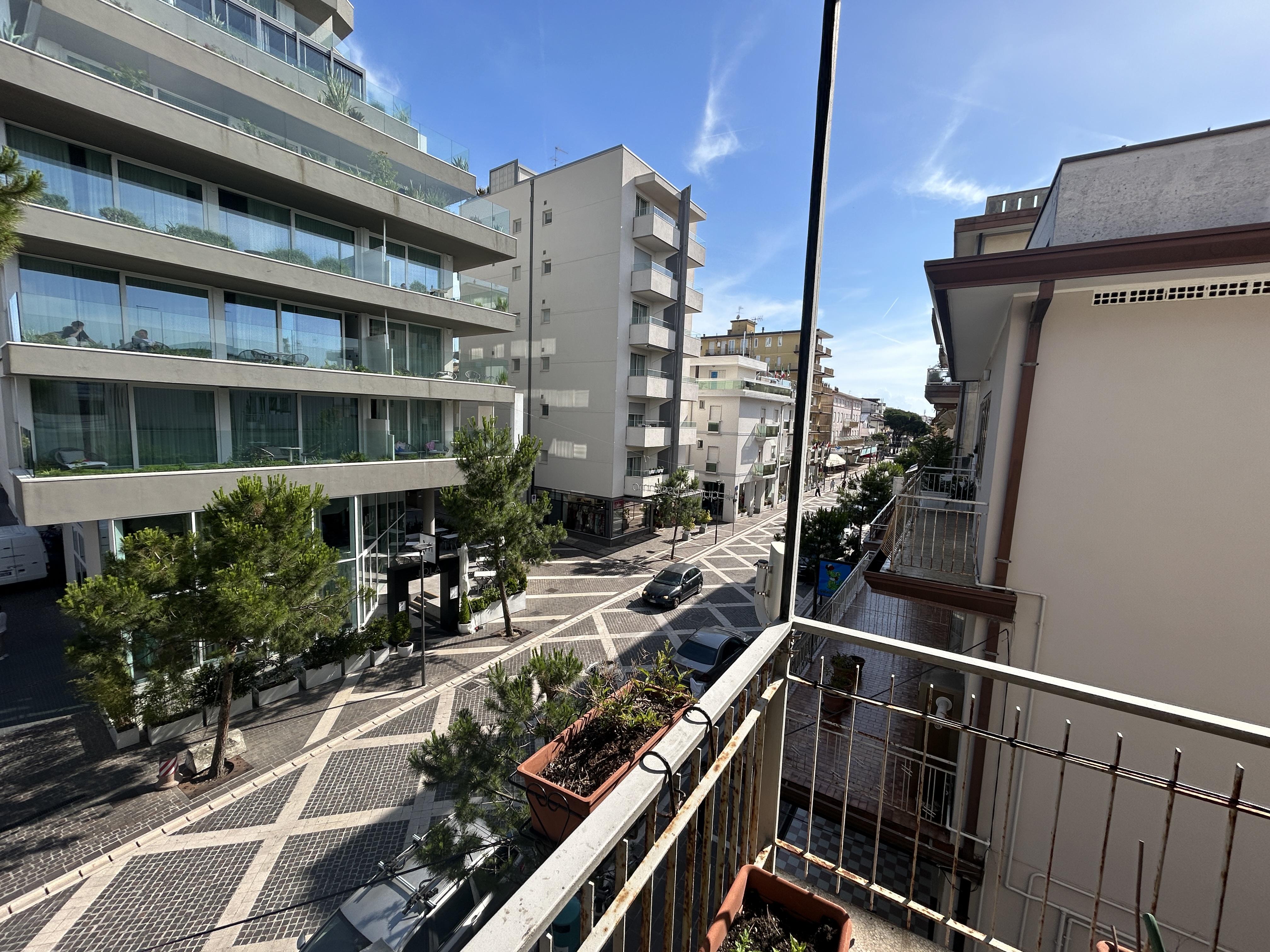 Penthouse to renovate in a central location