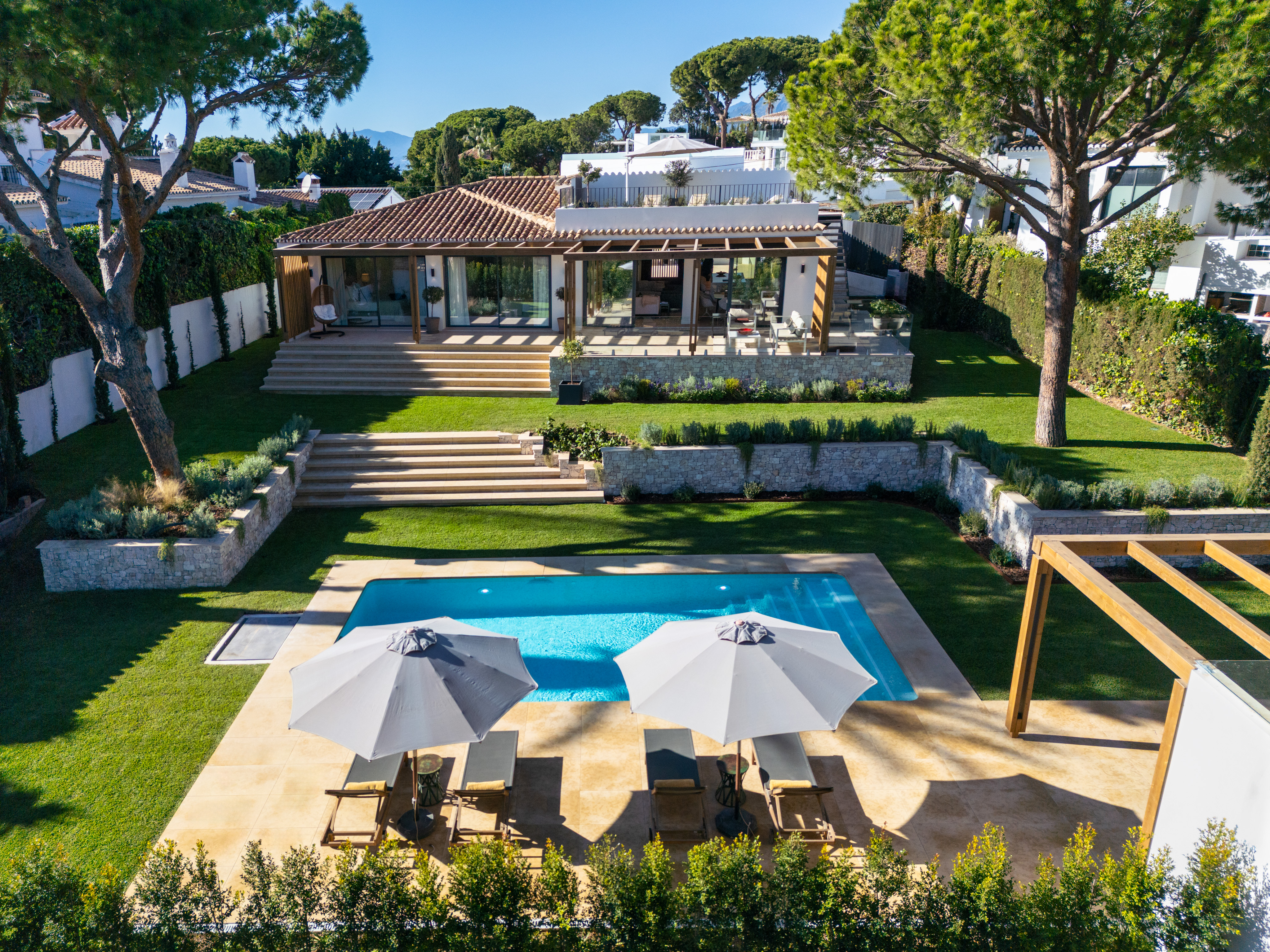 Villa Alborán: Modern Andalusian Design in Elviria