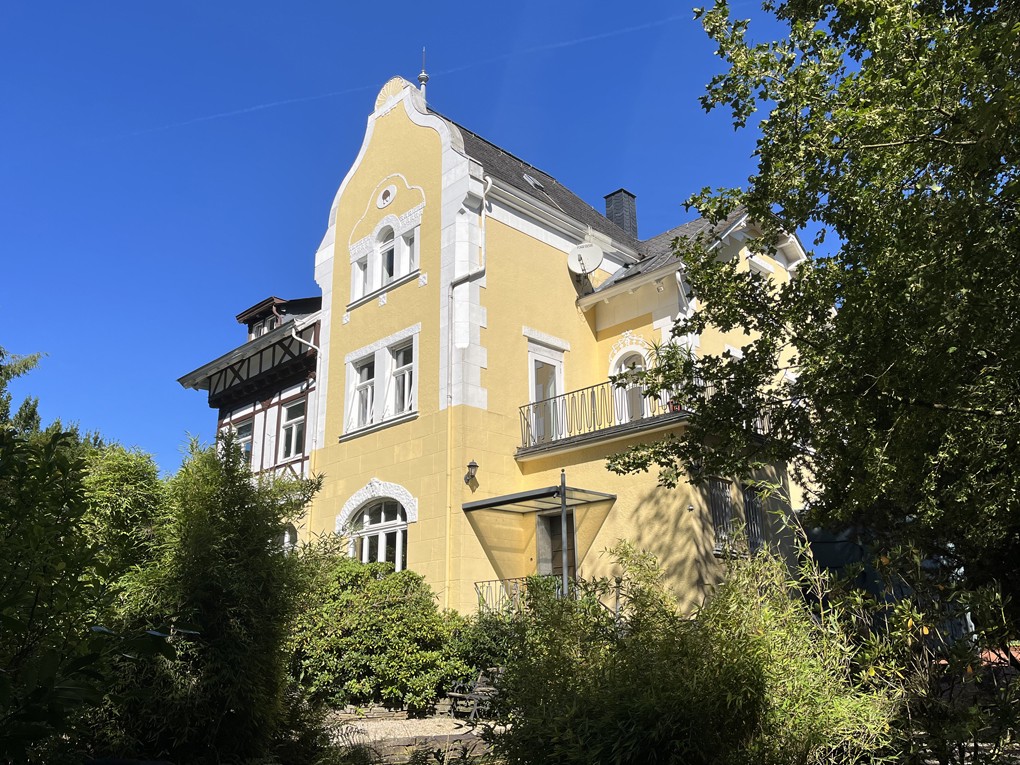 Historische & denkmalgeschützte Jugendstilvilla mit Parkanlage
