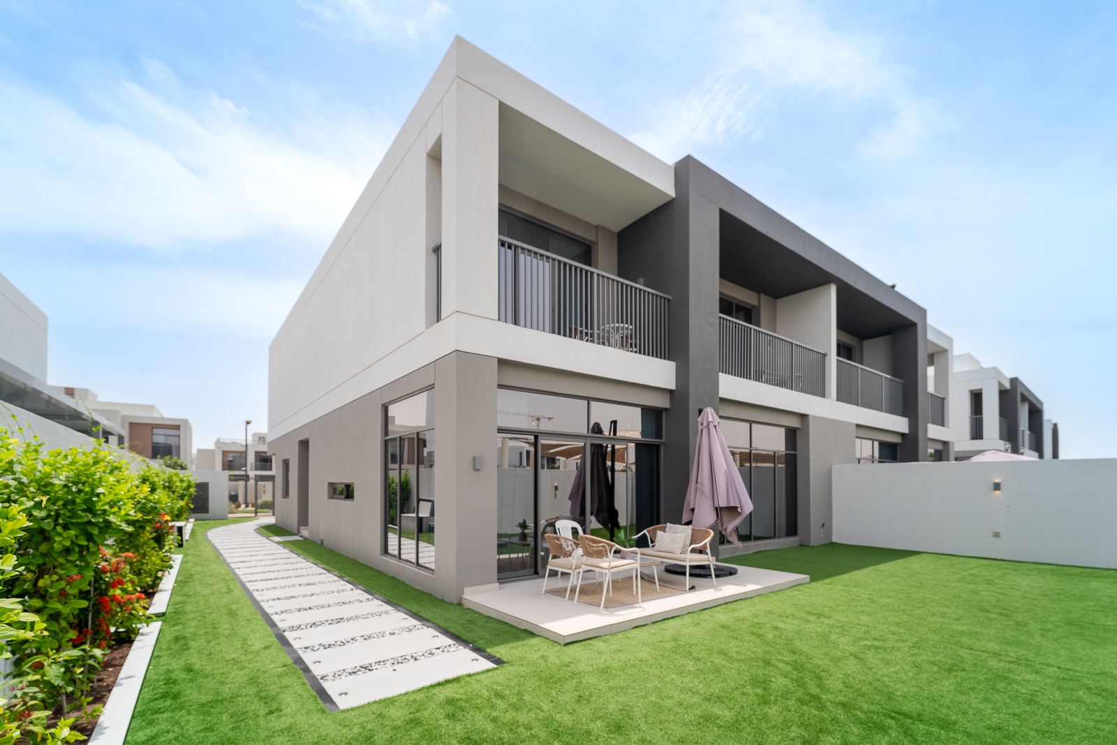 Beachfront 5BR Luxury | Furnished l Vacant
