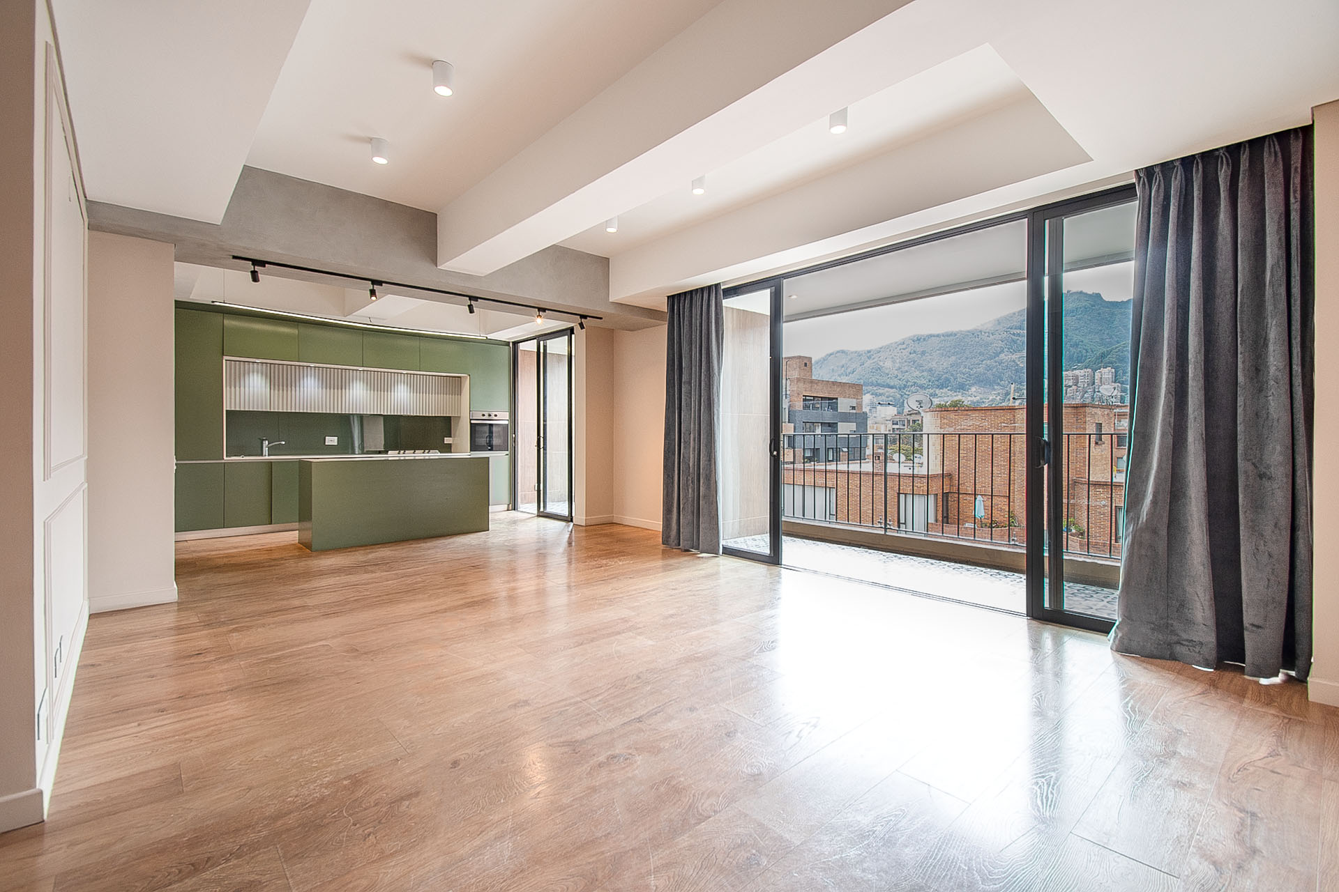 Moderno apartamento con balcón y clubhouse para venta en El Virrey