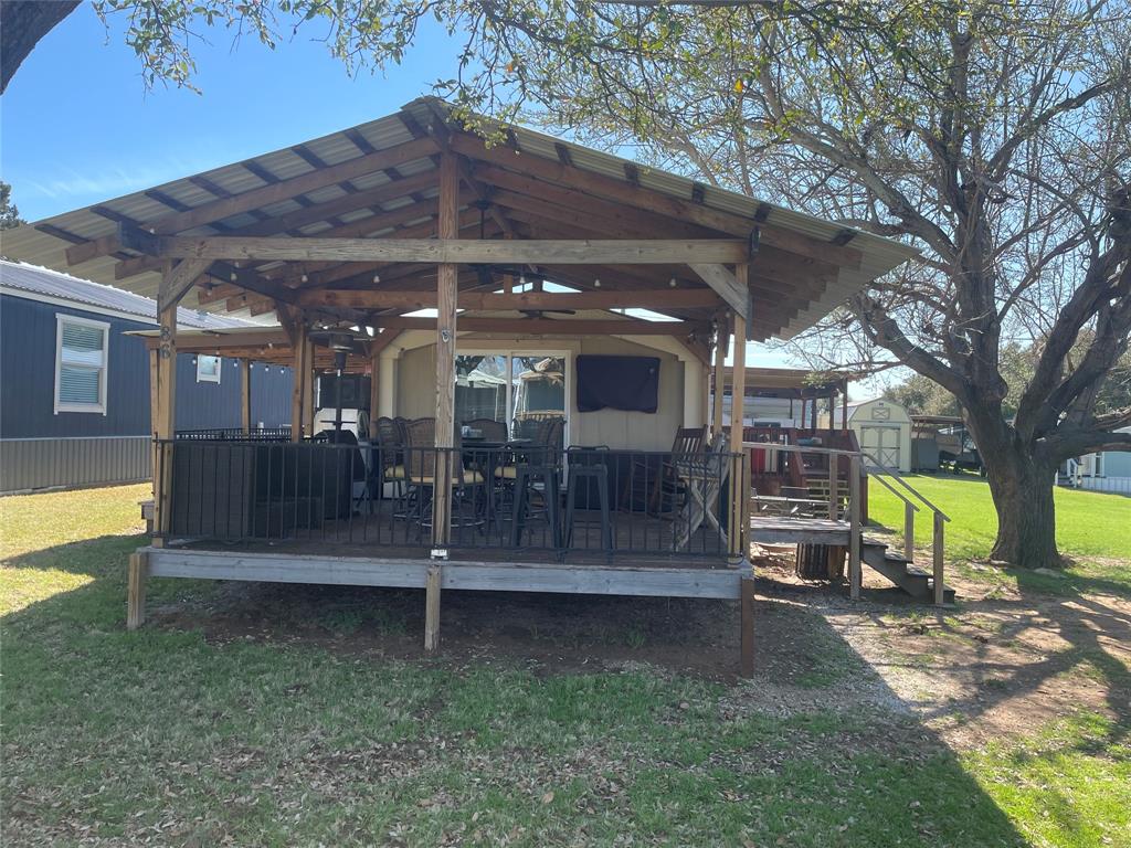 CHARMING AND UPDATED MOBILE HOME