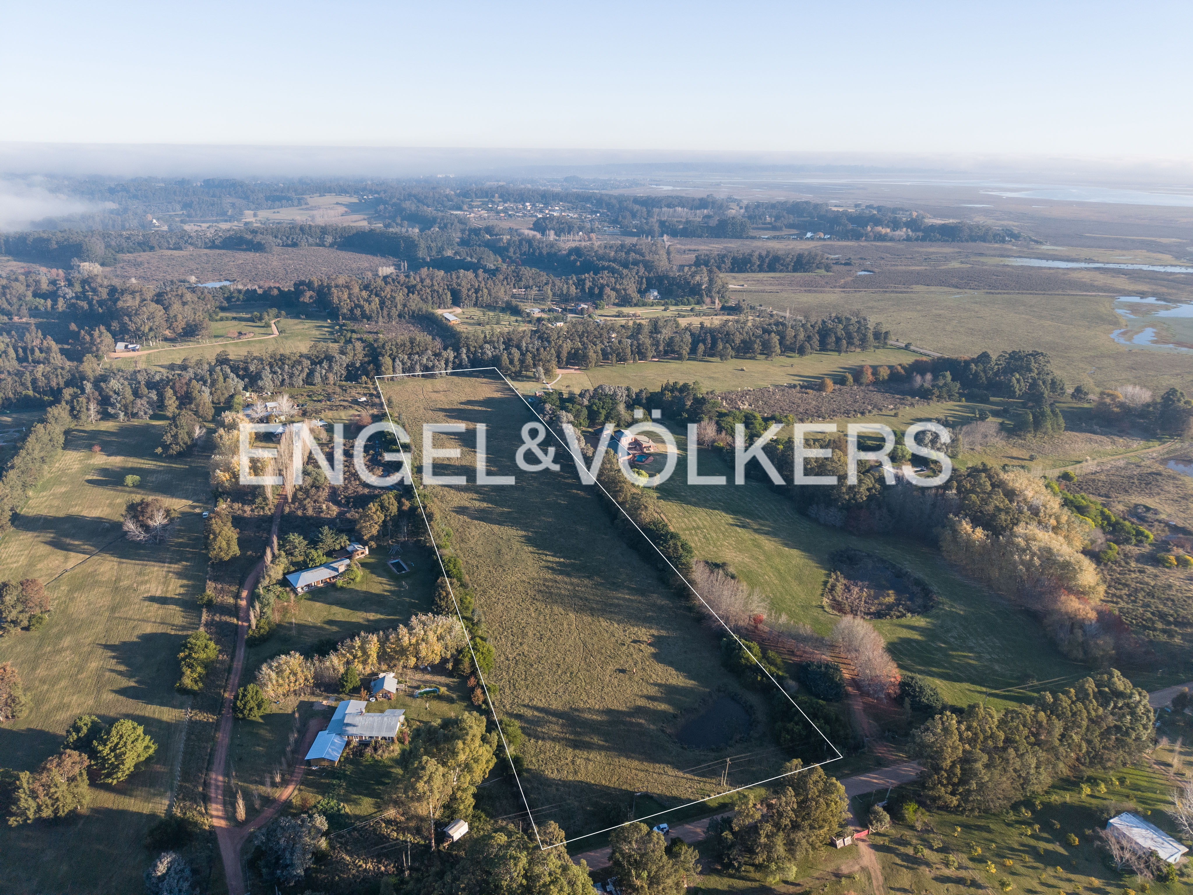 Exclusive location for living in the countryside with interesting proximity to the sea