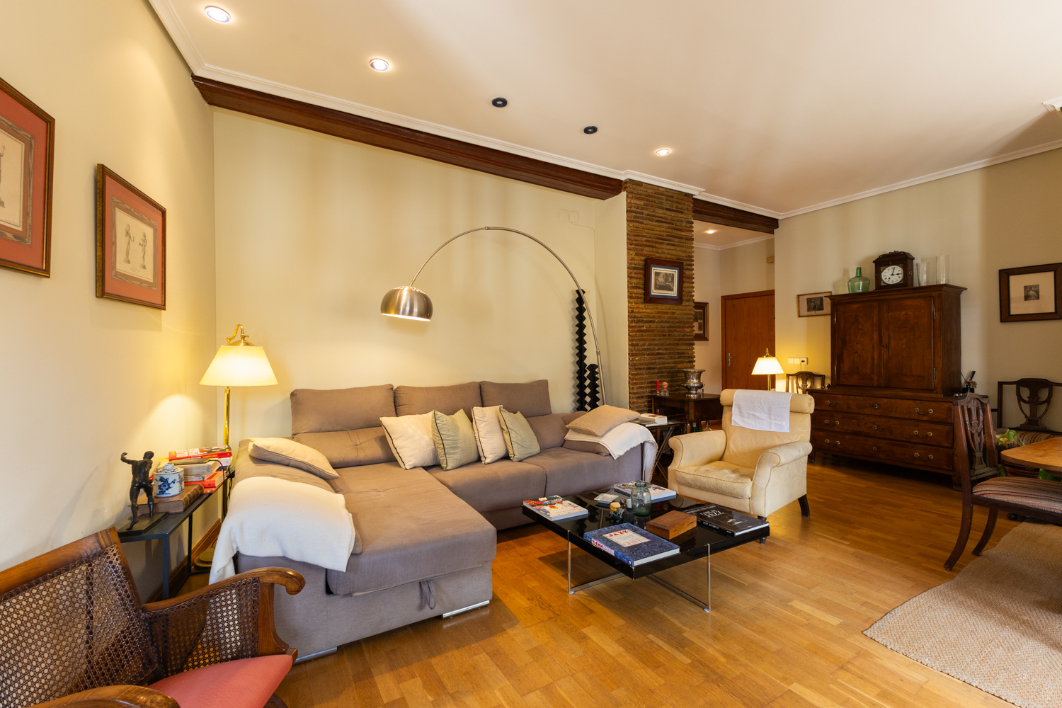 Elegant 3-bedroom apartment in Valencia’s historic center