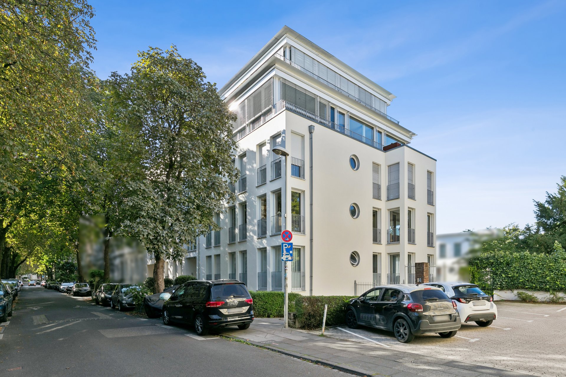 Between the Gründerzeit Era and the Present—Urban Living in a Modern 3-Room Apartment