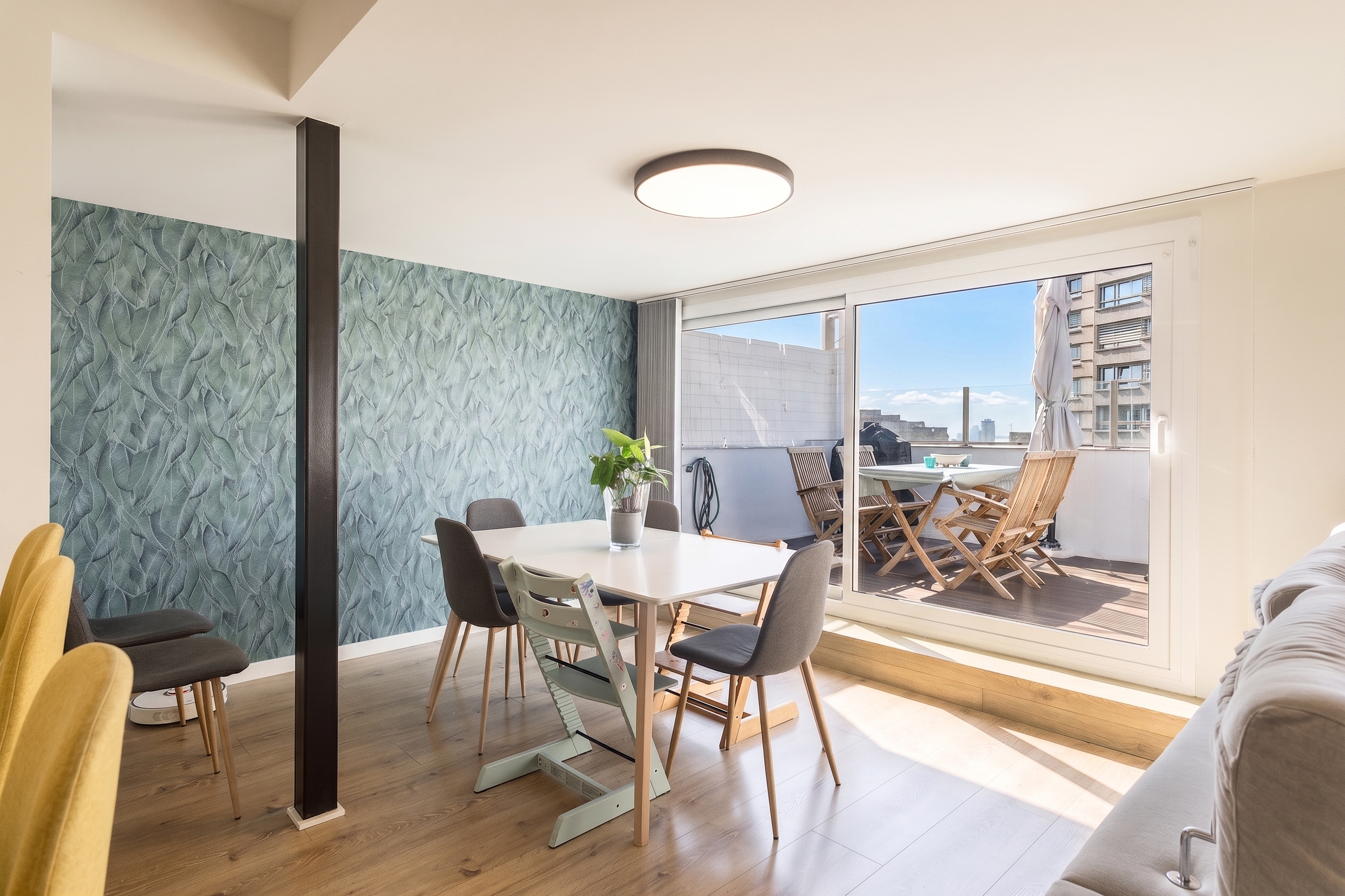 Bright High-End Renovated Penthouse in L'Esquerra de l'Eixample