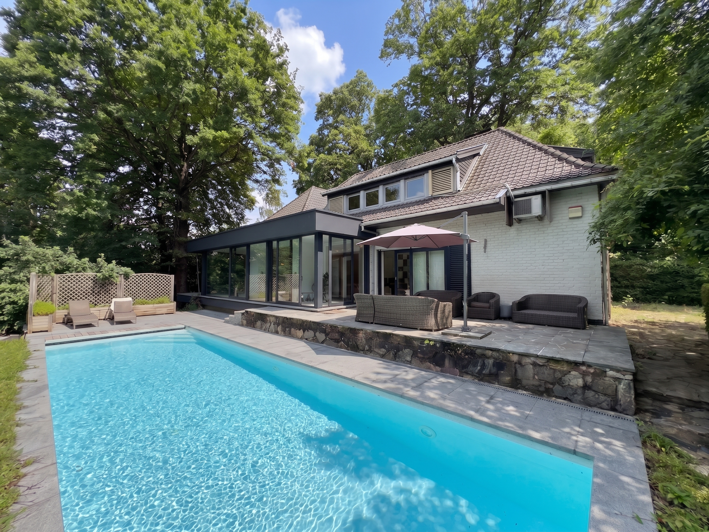 Beautiful four-bedroom villa ideally located