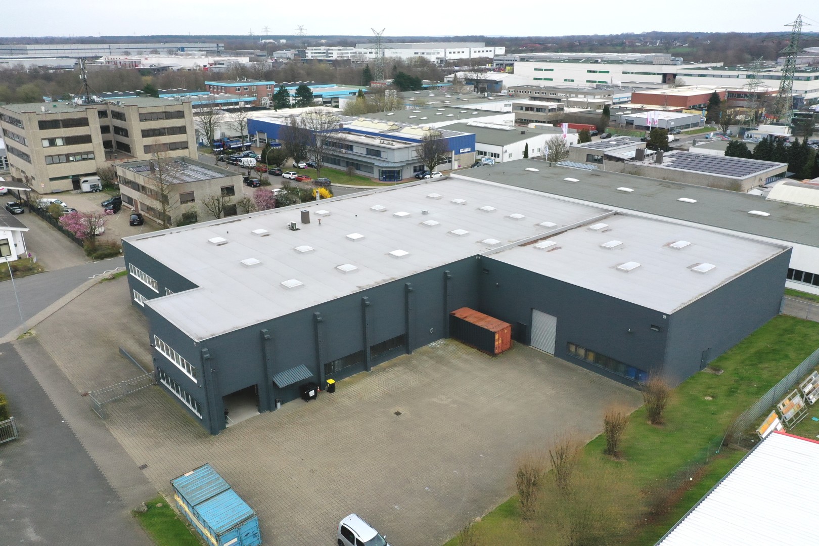 Showroom, Lager- und Büroflächen in Glinde