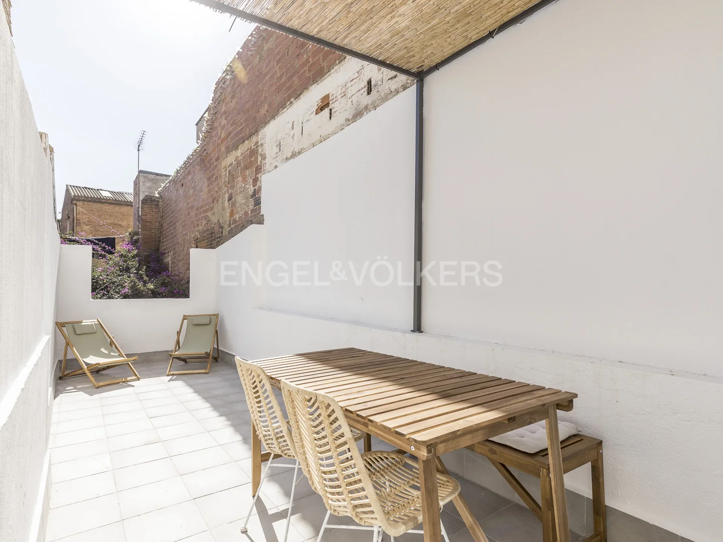 Flat with sunny terrace in Poblenou