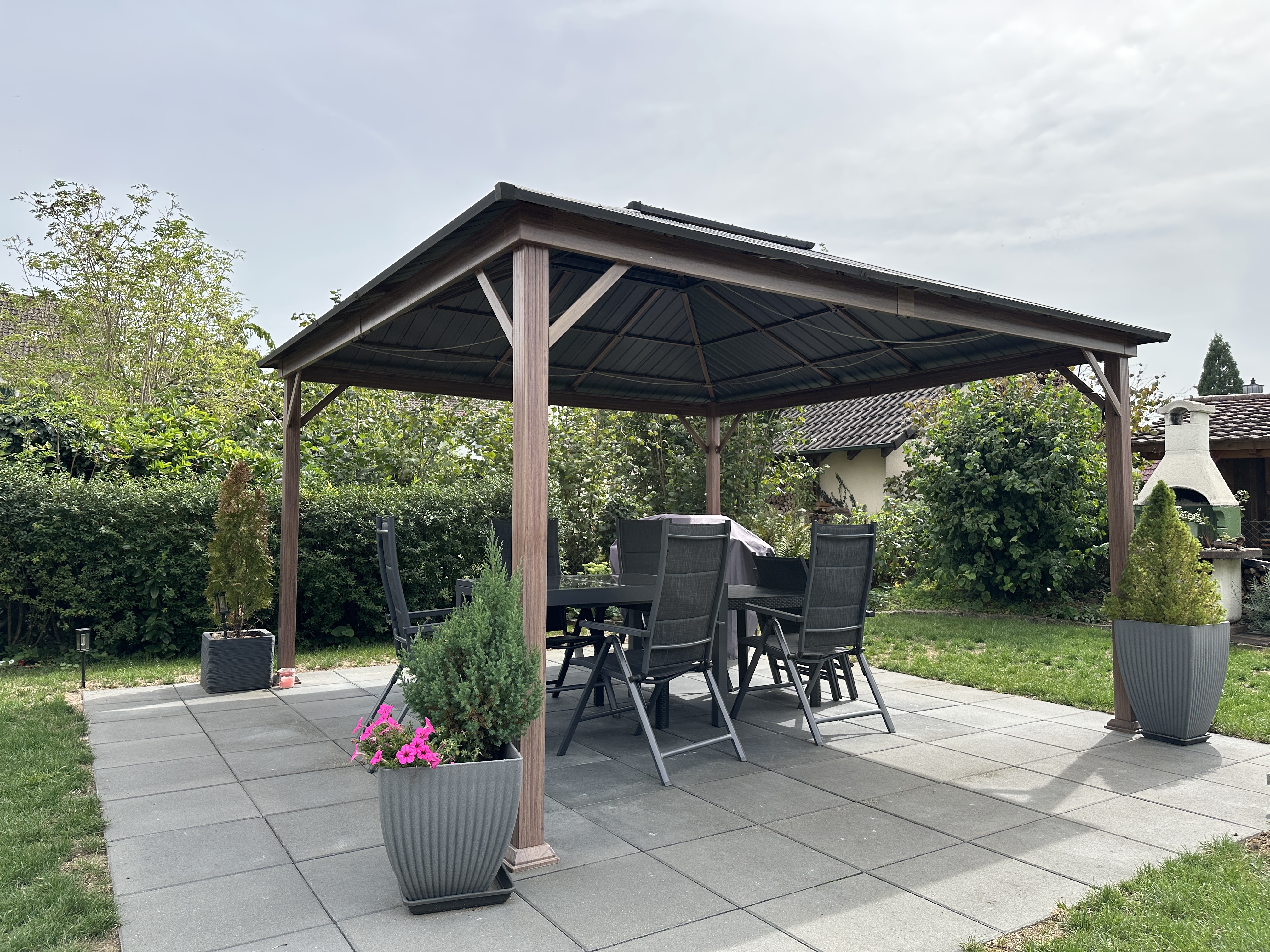 Ruhig wohnen im Hegau: 3-Zi.-DG-Wohnung mit Gartenanteil & Garage