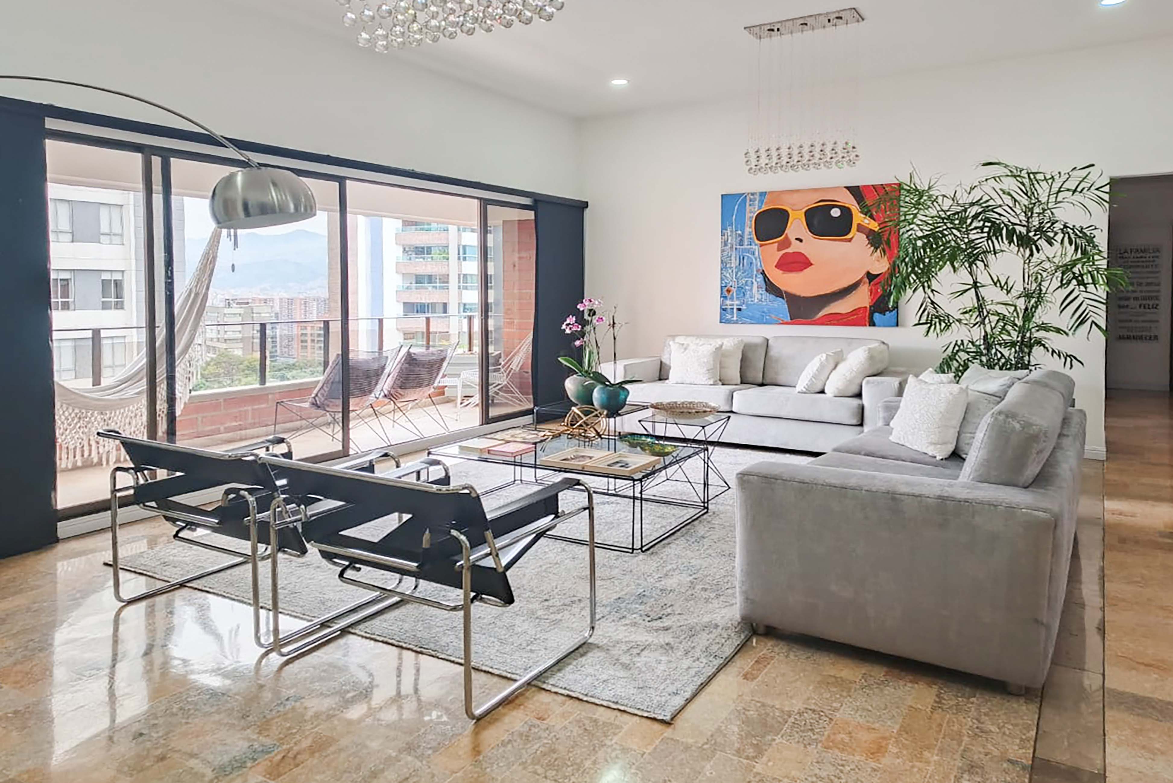 Apartamento con balcón para arriendo en Castropol, El Poblado
