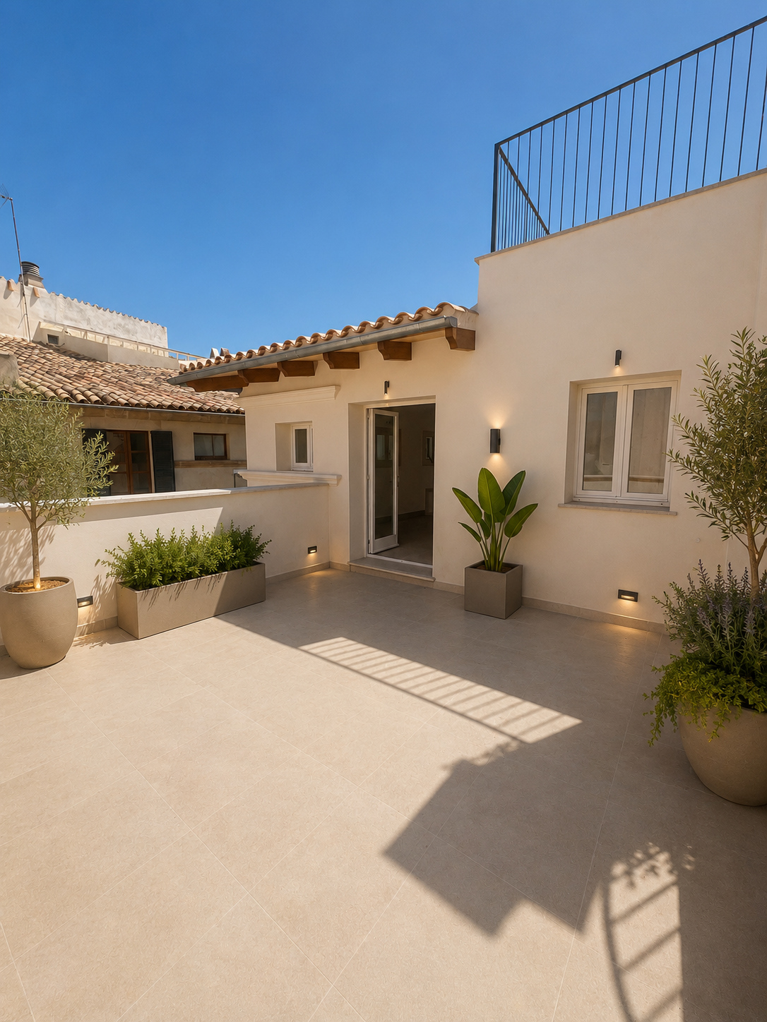 Exclusive first-occupancy penthouse with private roof terrace, elevator and pool in Calatrava