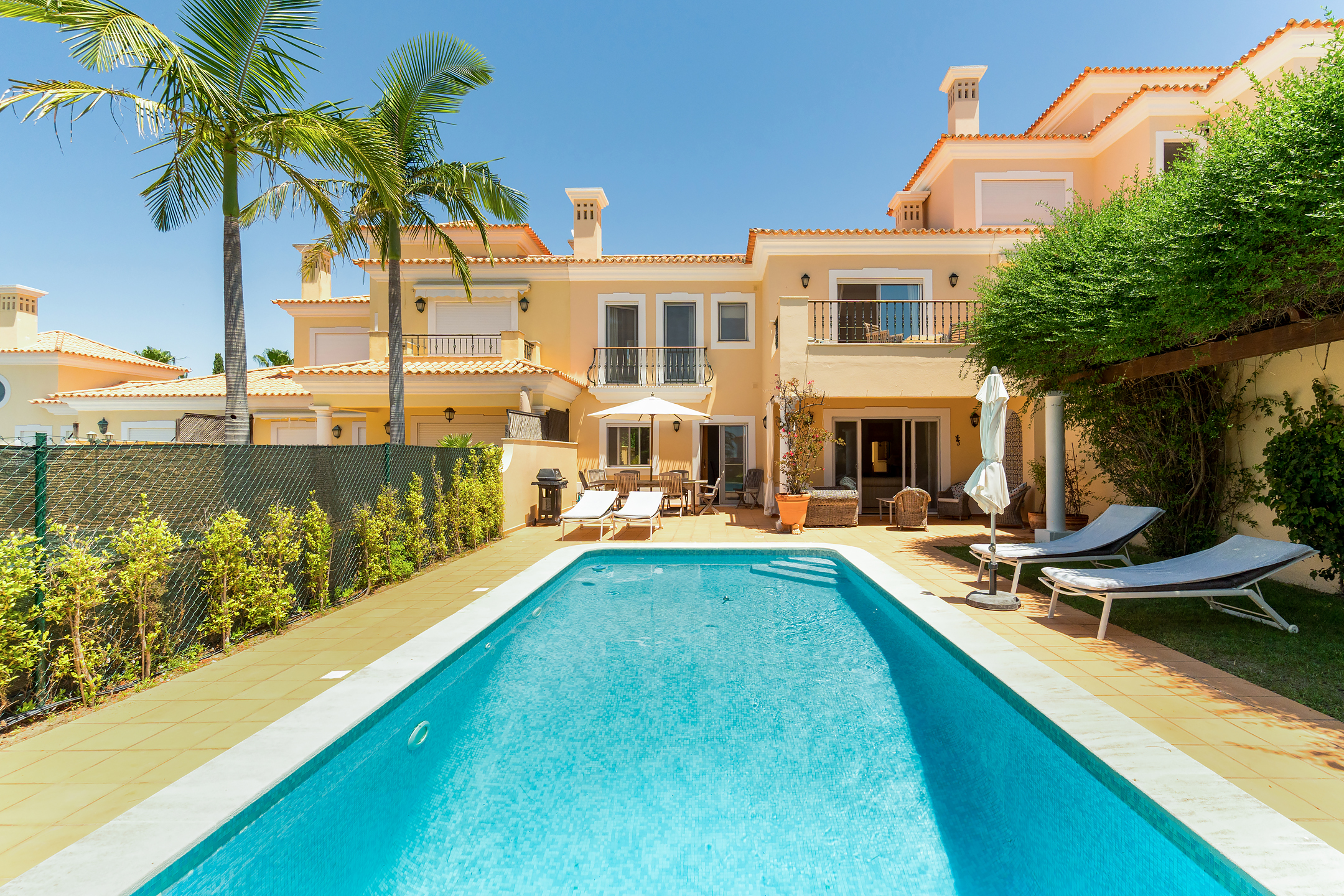 Elegant 3-Bedroom Townhouse with Sea Views in Fazenda Santiago, Vale do Lobo