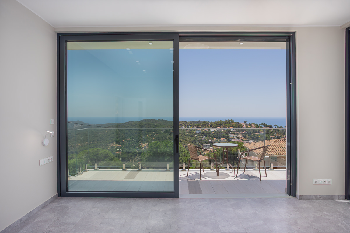 Modern, efficient home with panoramic sea views