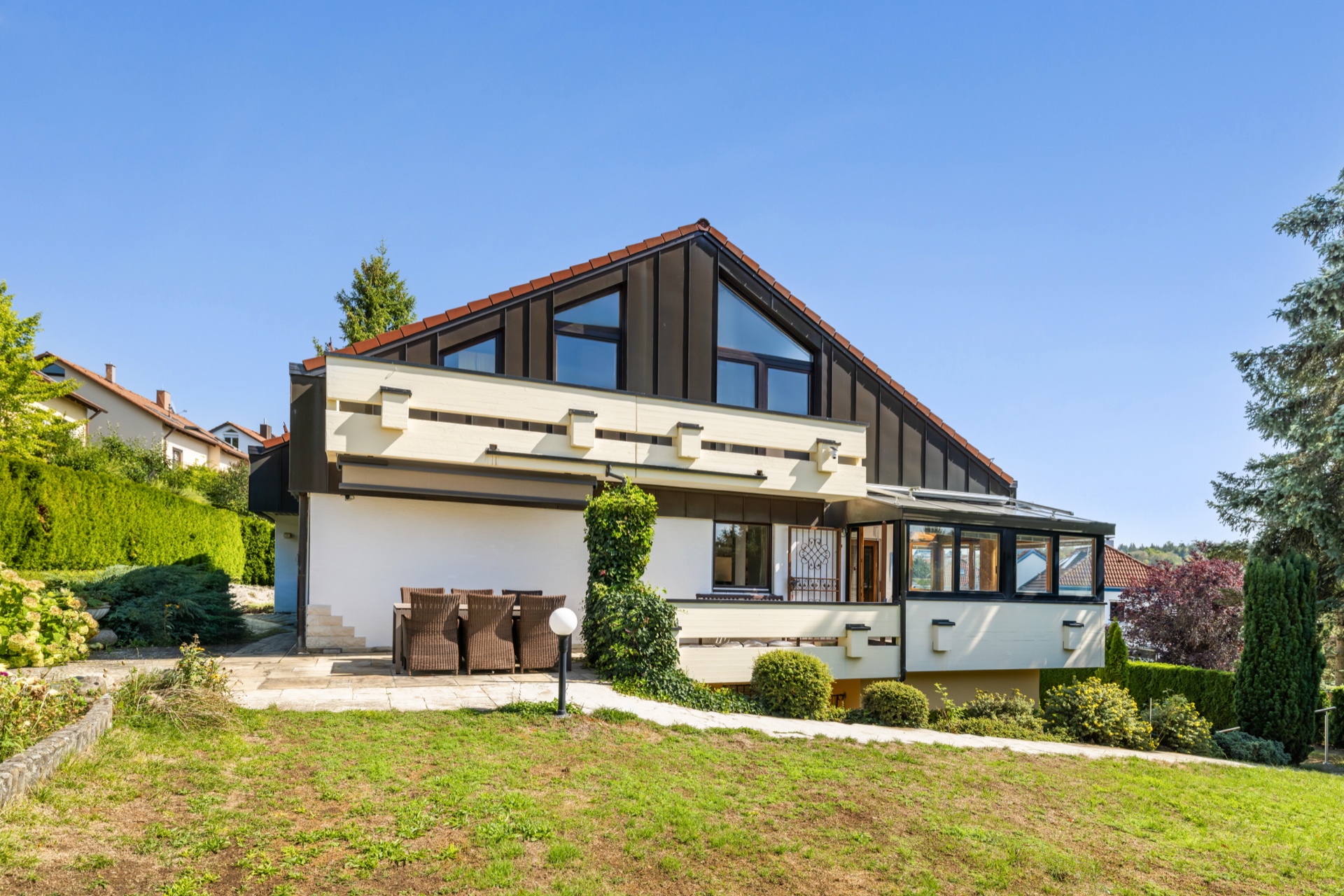 Großzügiges Einfamilienhaus mit ELW und Doppelgarage im Osterholz