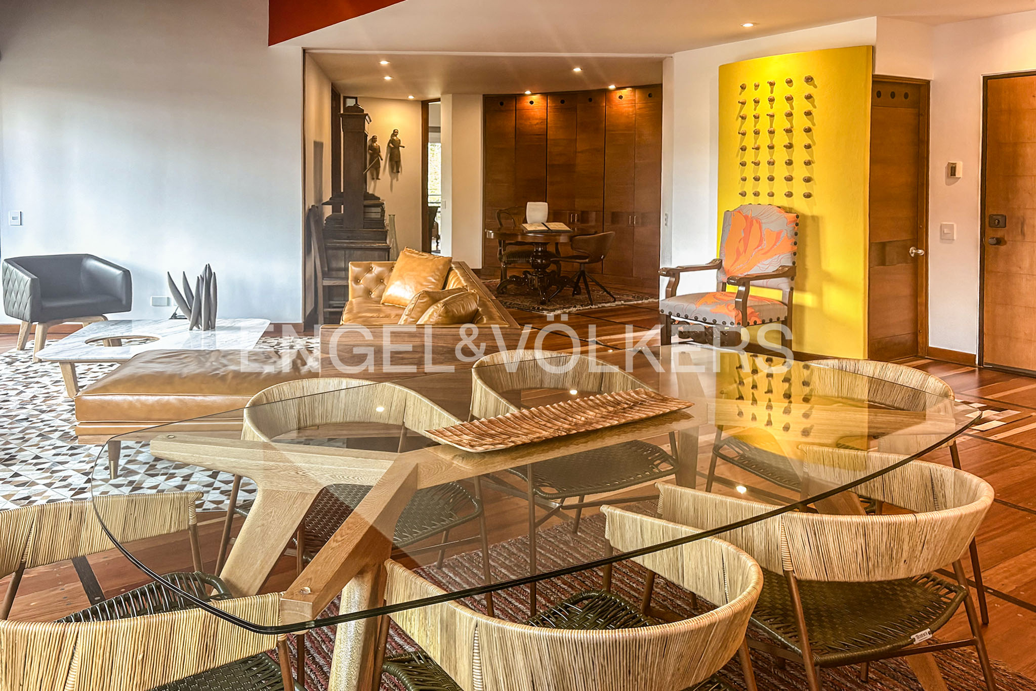 Moderno apartamento en  Rosales bajo con balcón para arriendo