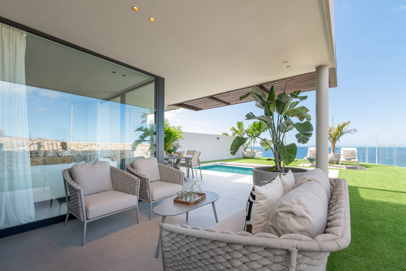 Iconic: Luxury 2-bedroom penthouse with private pool and sea views in Rokabella
