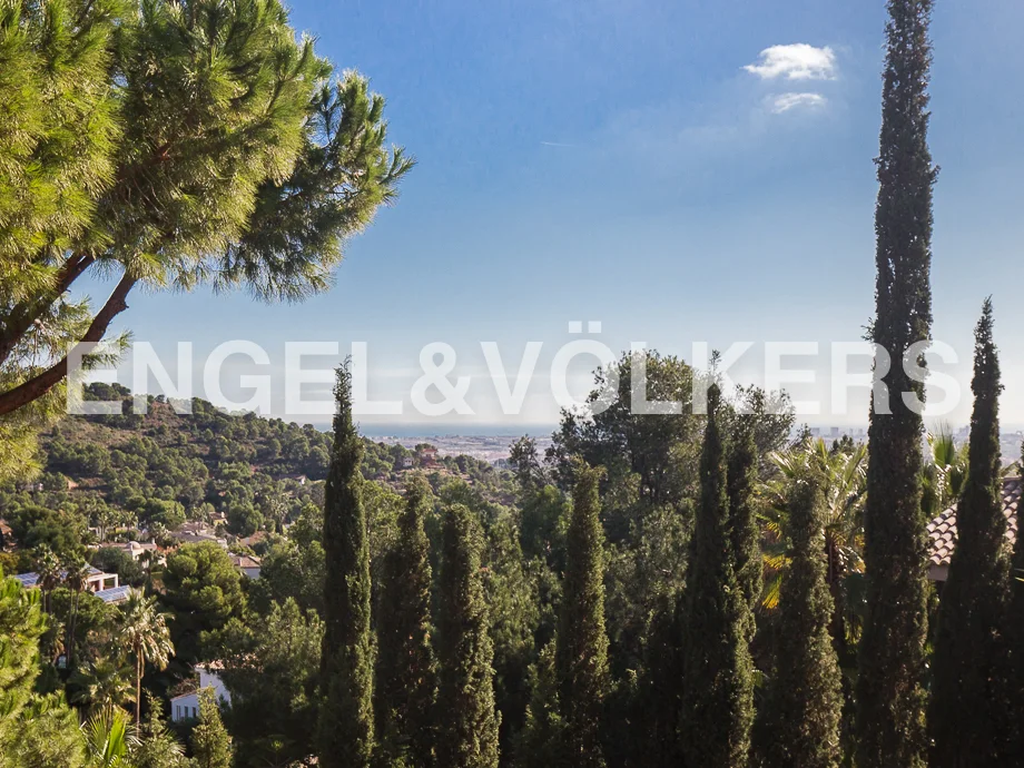 Plot with sea and mountain views in Alfinach-Monasterios