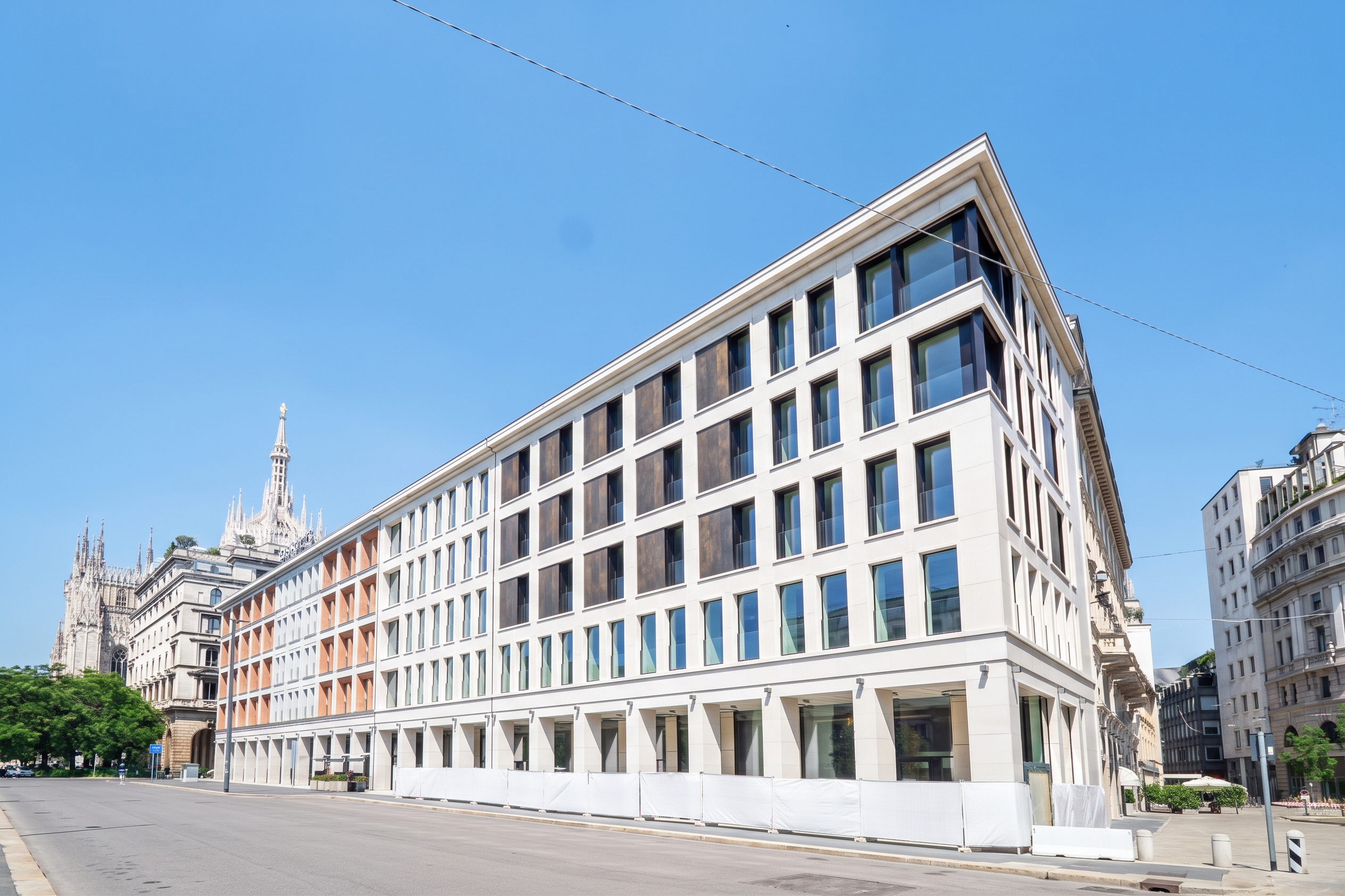 Newly built penthouse with views over piazza Fontana