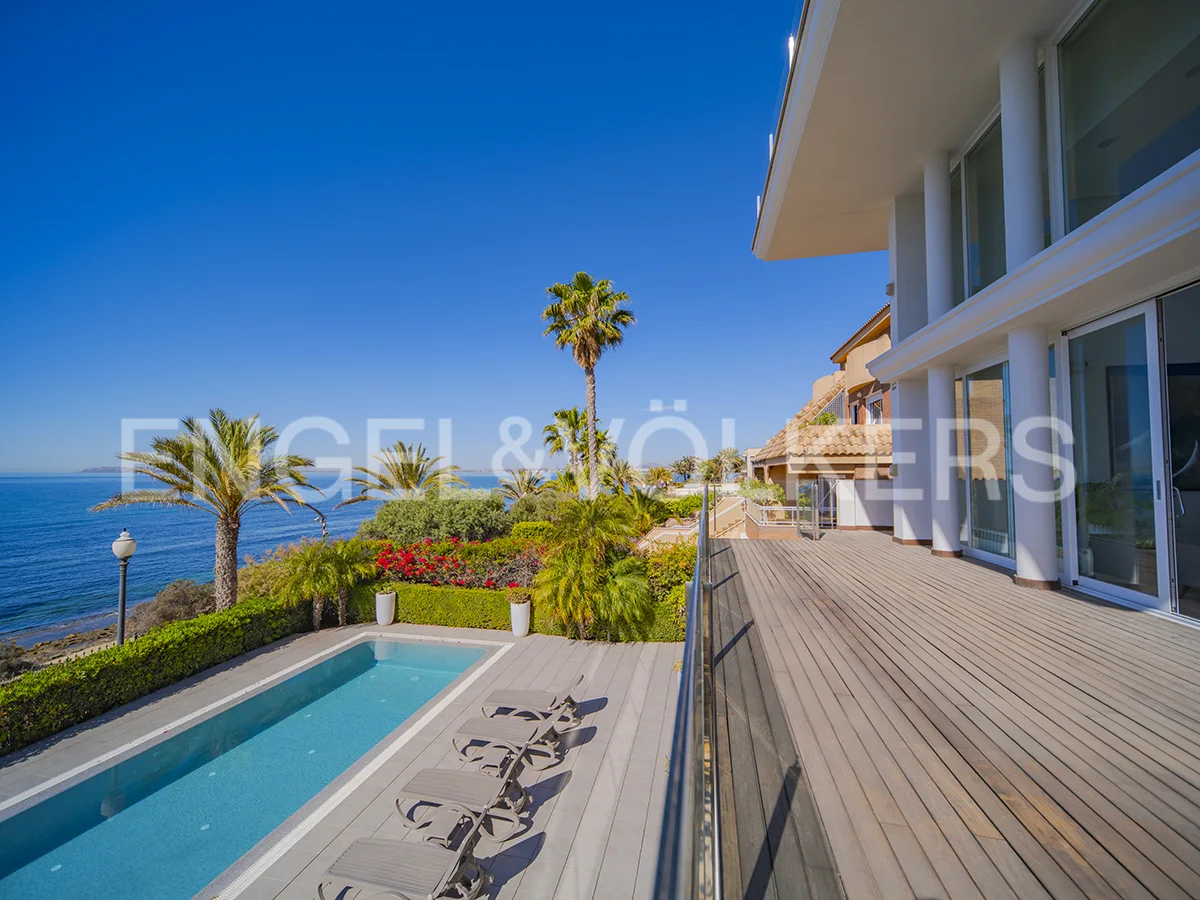 Modern and Exclusive with Idyllic Sea Views