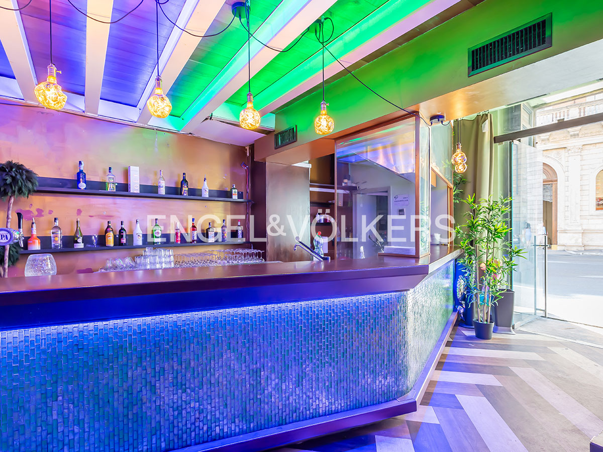 Excellent investment just a few steps
from Piazza Navona