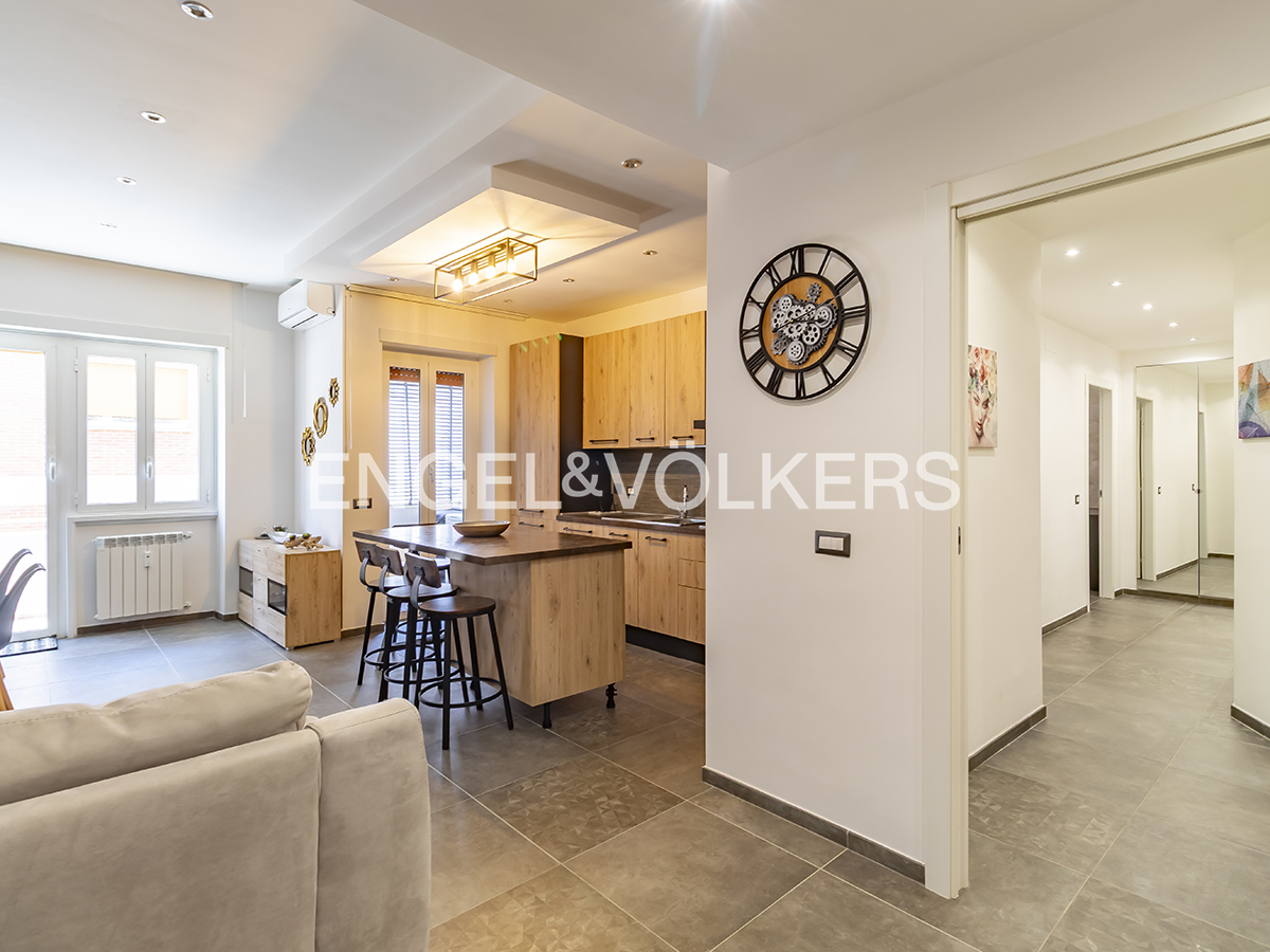 Renovated and Furnished Apartment with Garage and Cellar