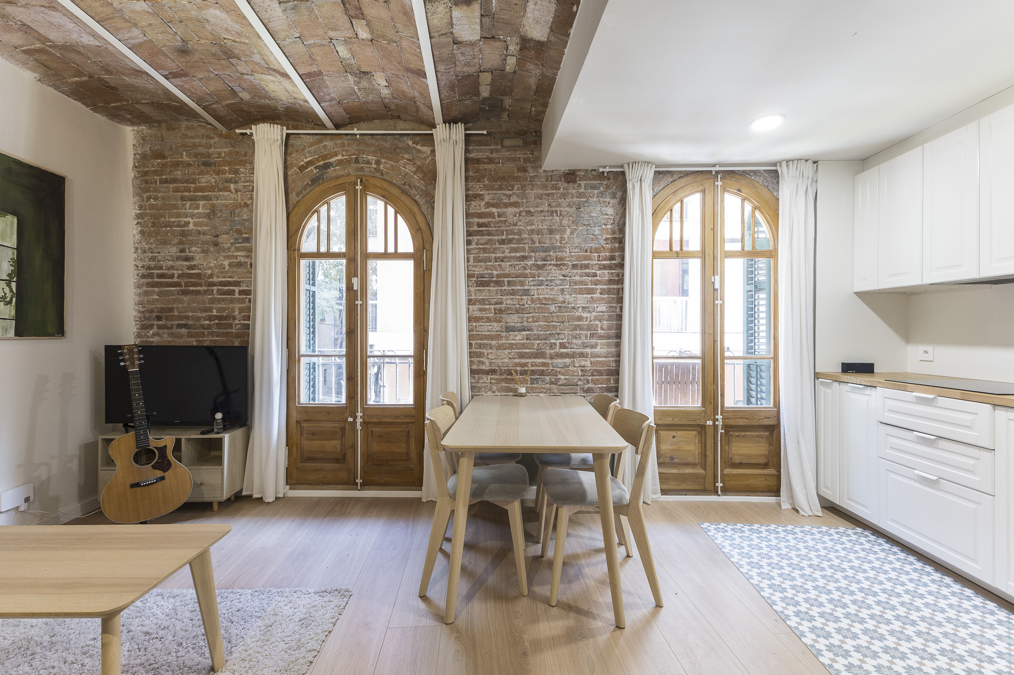 Magnificent renovated apartment in Poble-sec.