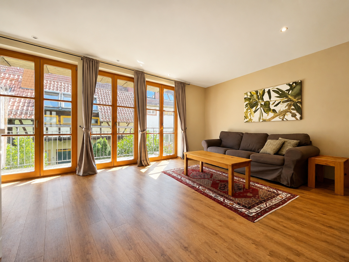 Kernsanierte 2 ZKB-ETW (2013) mit historischem Flair, Aufzug, Süd-Balkon & Garage!