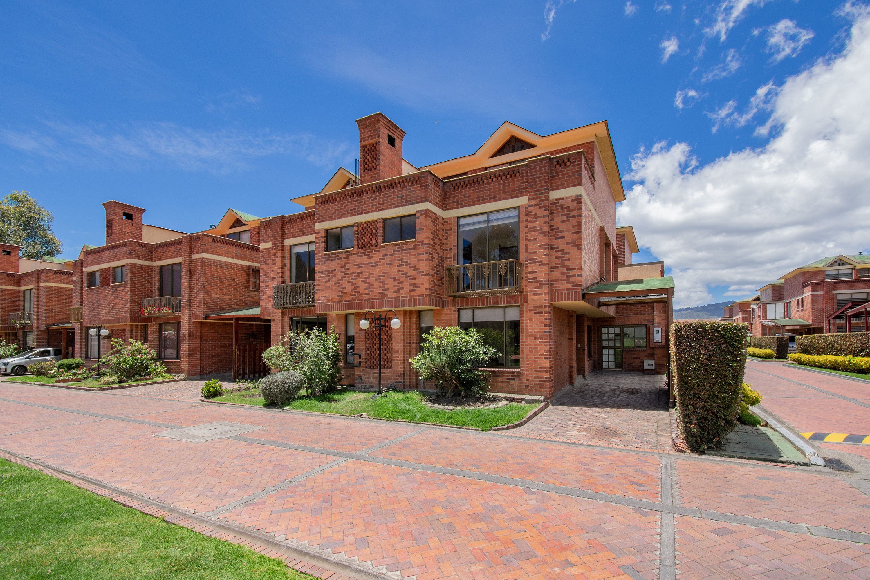 Casa esquinera con vista a la Valvanera para venta en Chía