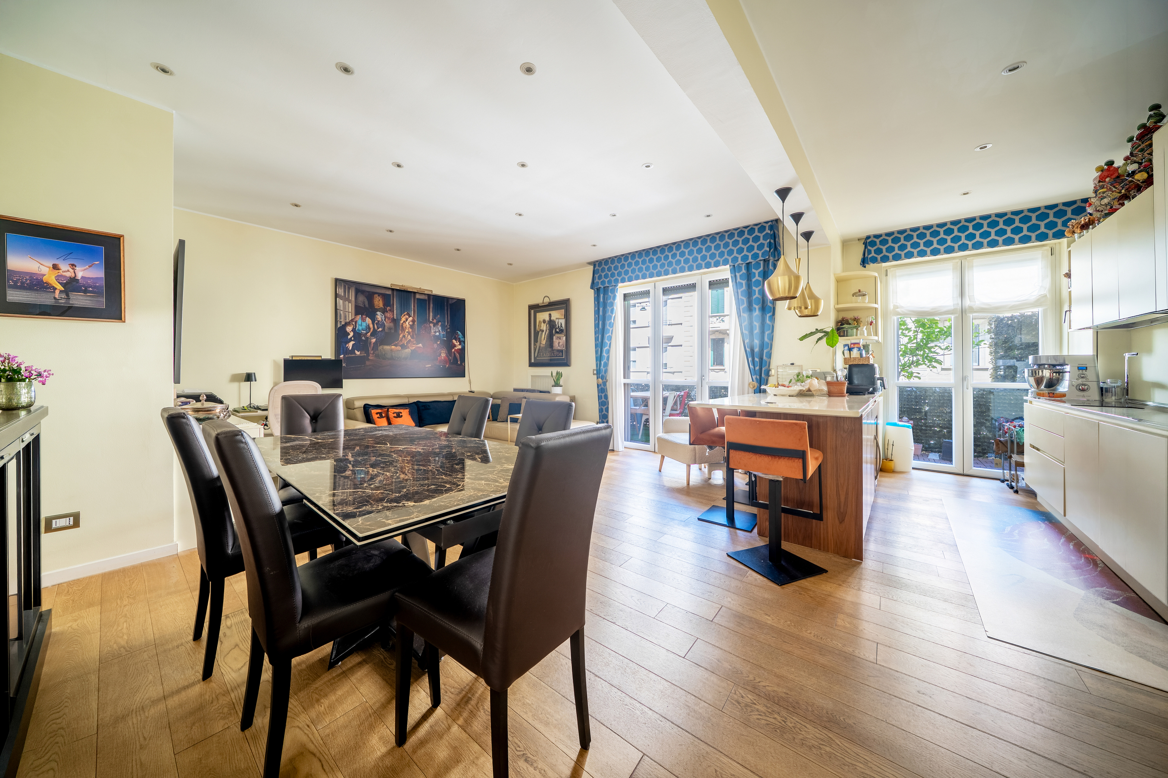 Bright two-bedroom apartment with terrace on via Previati