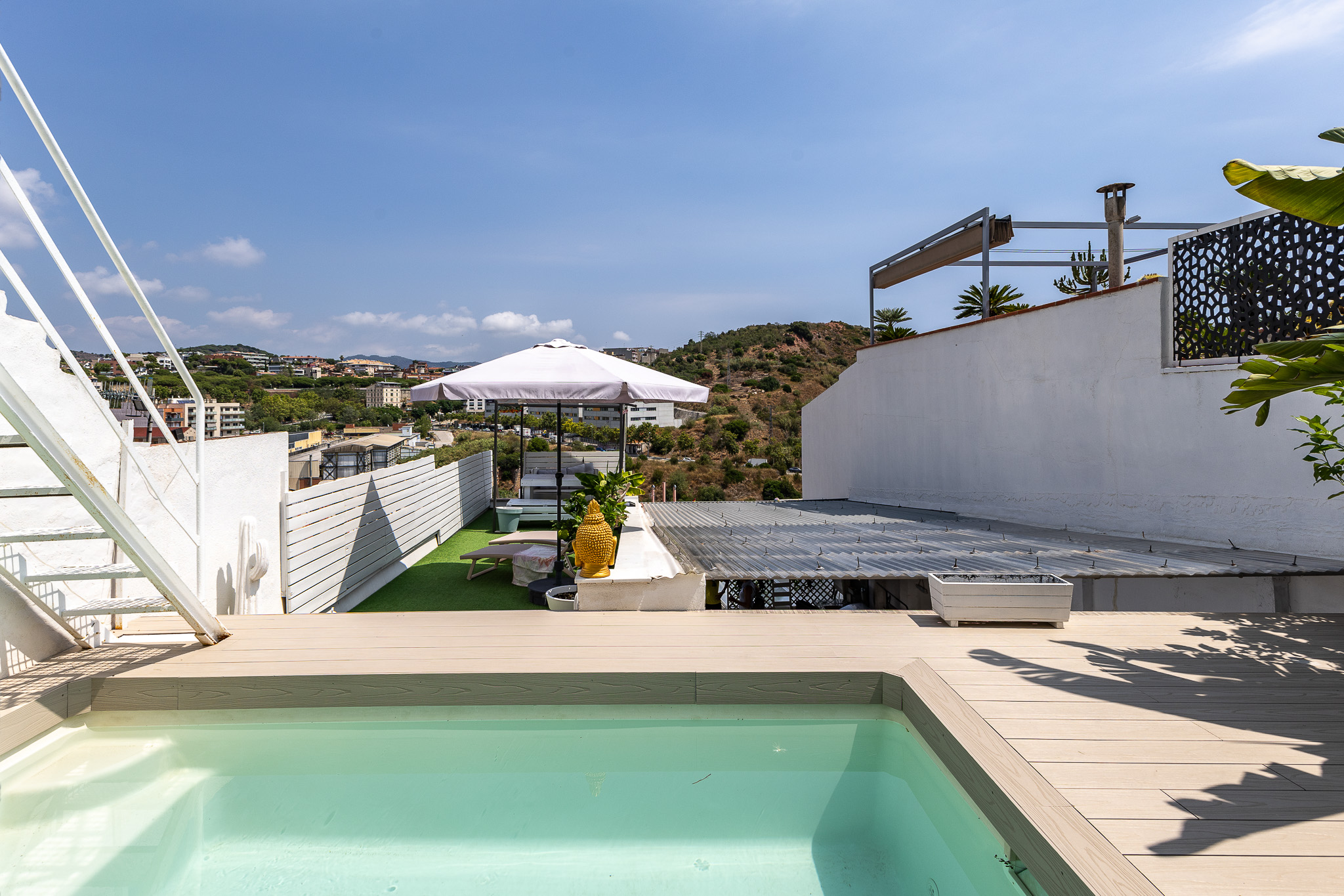 House in Montgat with sea views