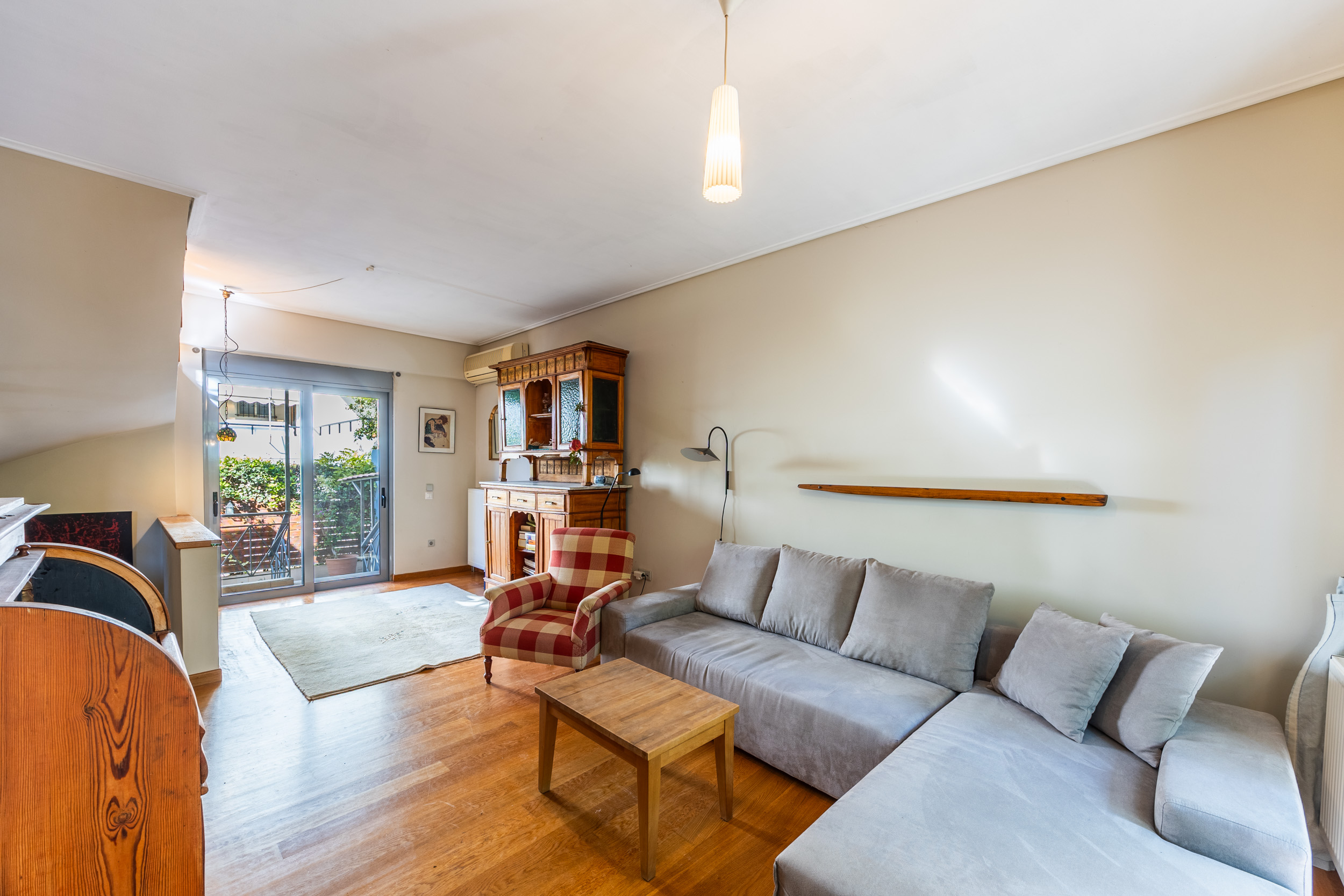 Artistic and furnished semidetached maisonette