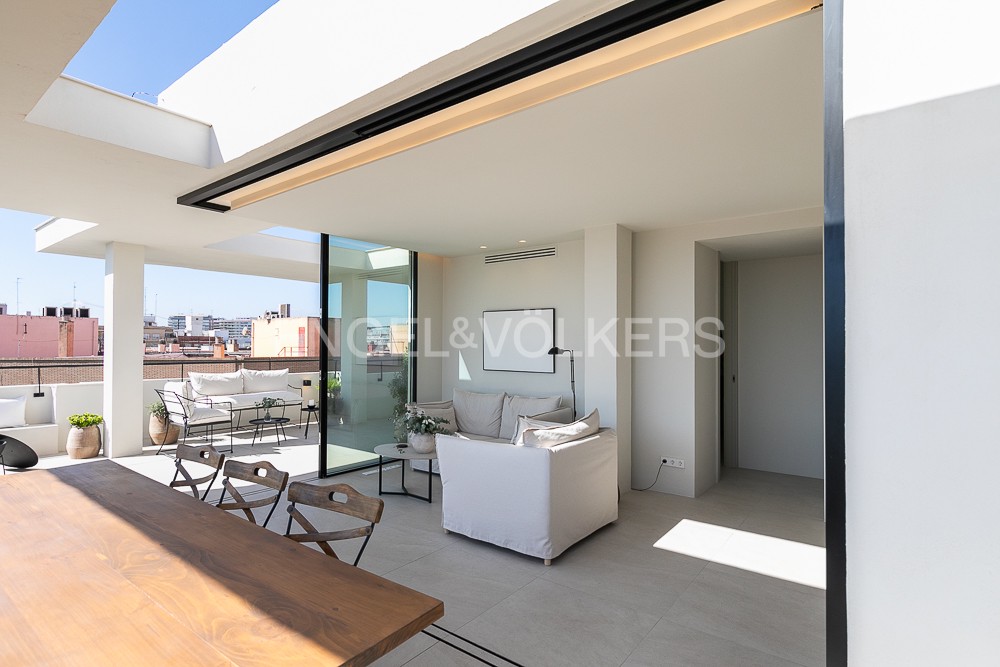 Luxury penthouse with terrace for short term