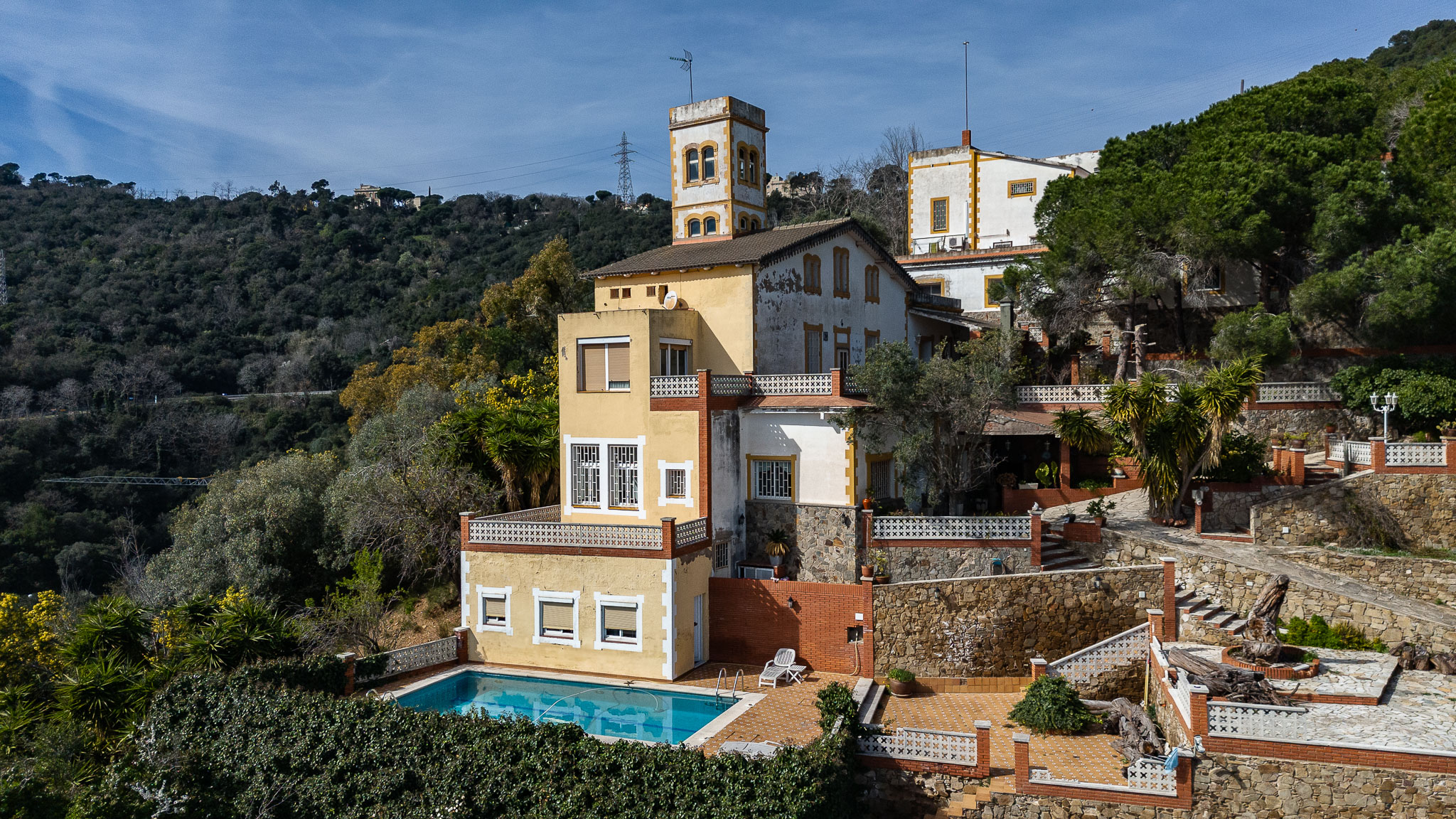 Stunning estate with views of the sea and Collserola Natural Park. With a plot of 5000m2.