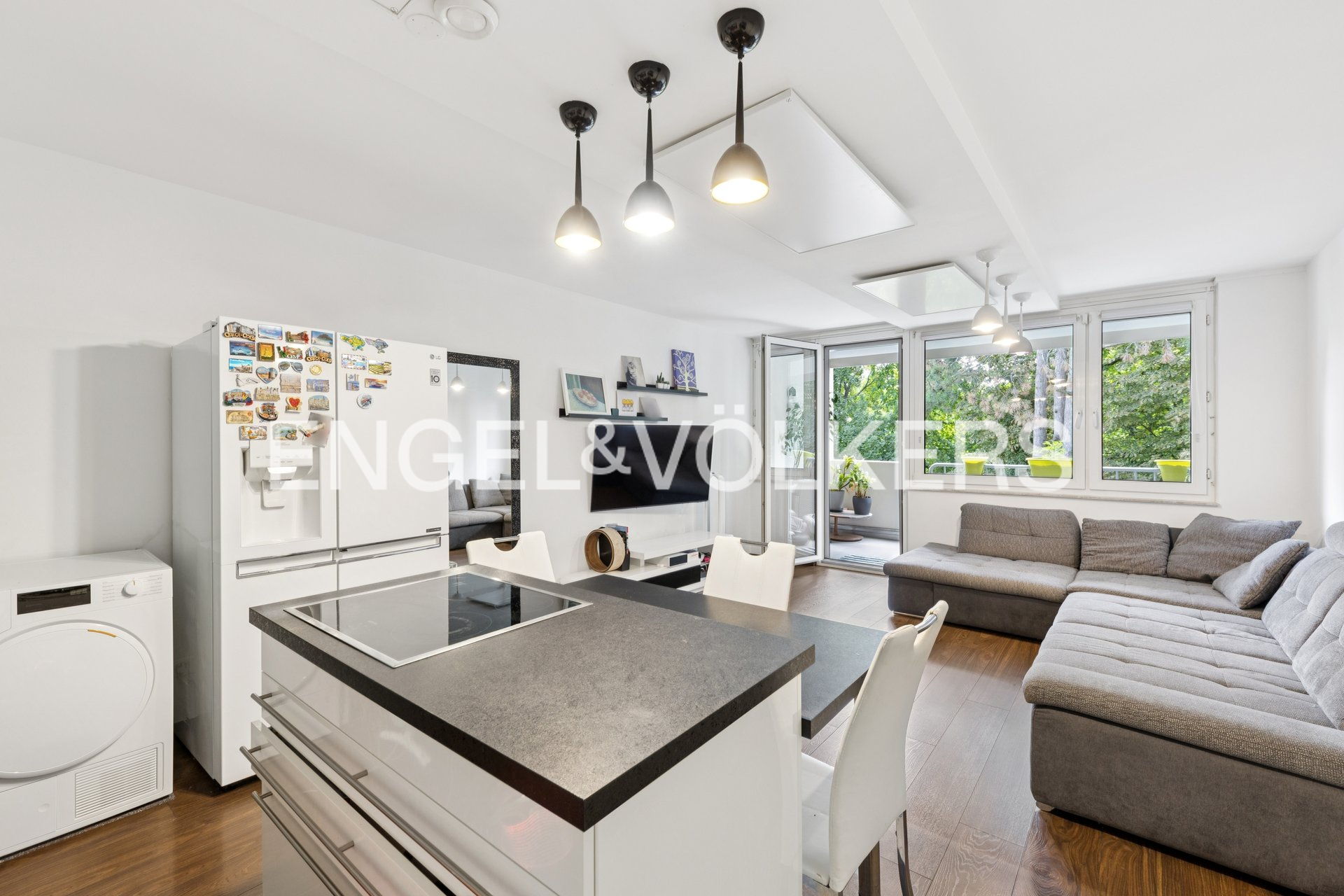 Hietzing Hideaway – Your Private Escape with Lush Green Views