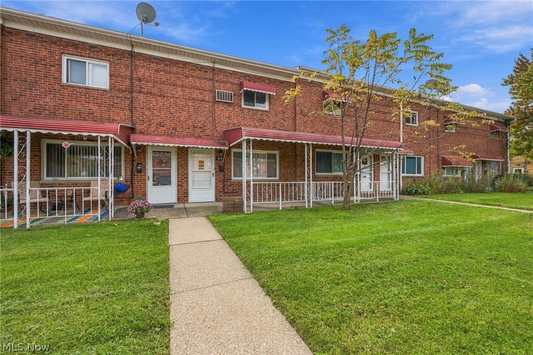 Experience Low-Maintenance Townhome Living