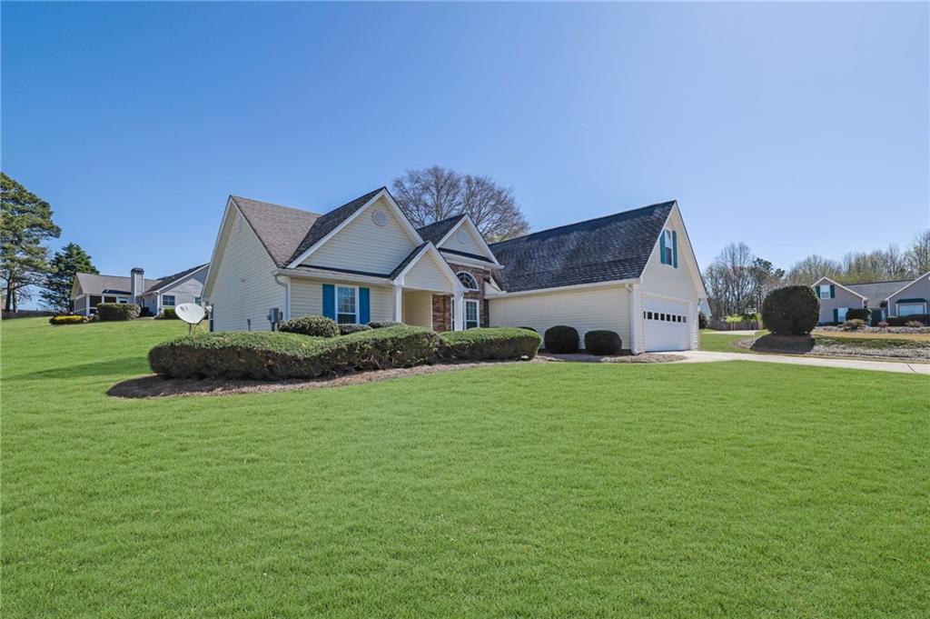 Move in Ready Ranch Home in Flowery Branch