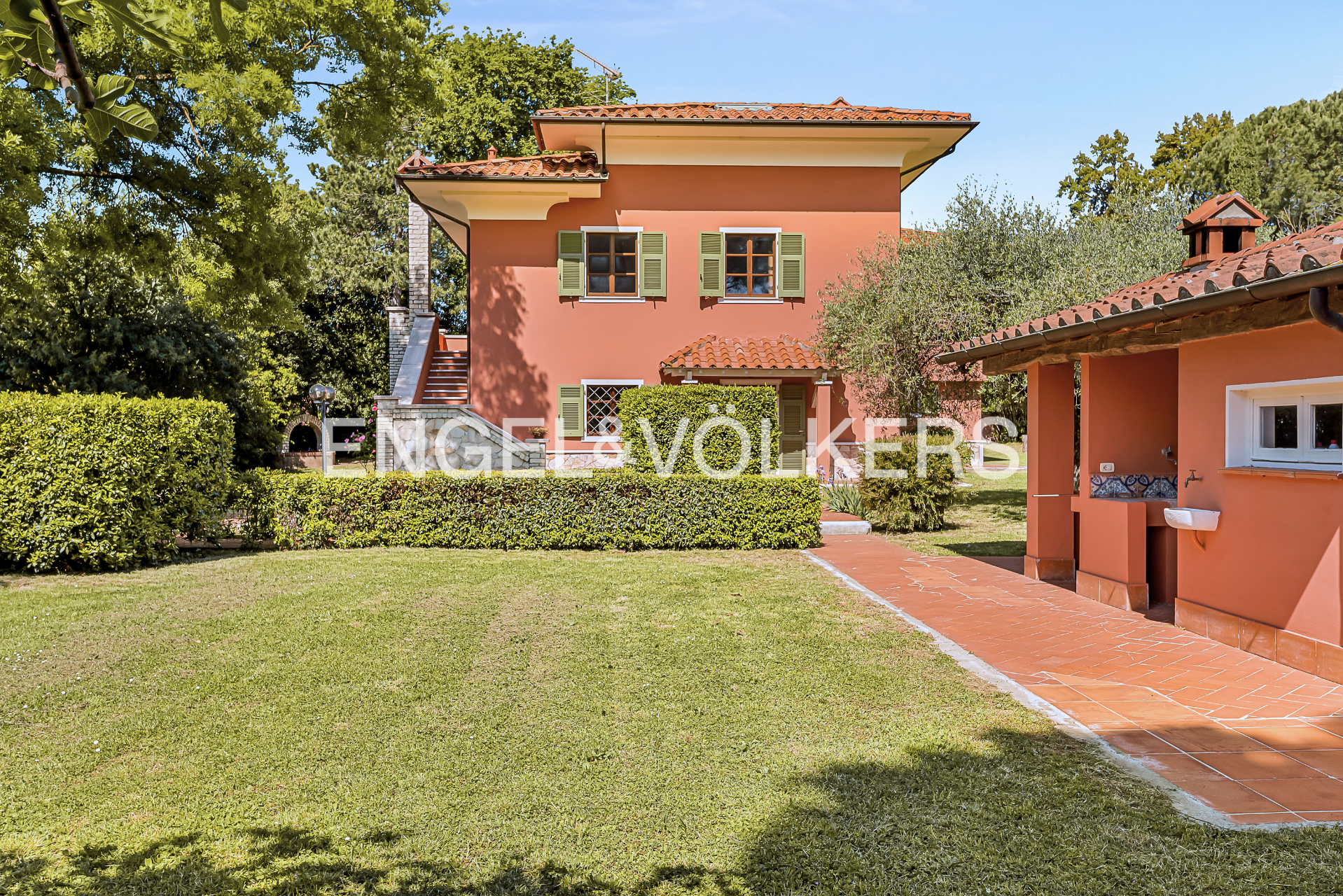 Italienische Villa in bester Lage an der Grenze zwischen Ligurien und Toskana