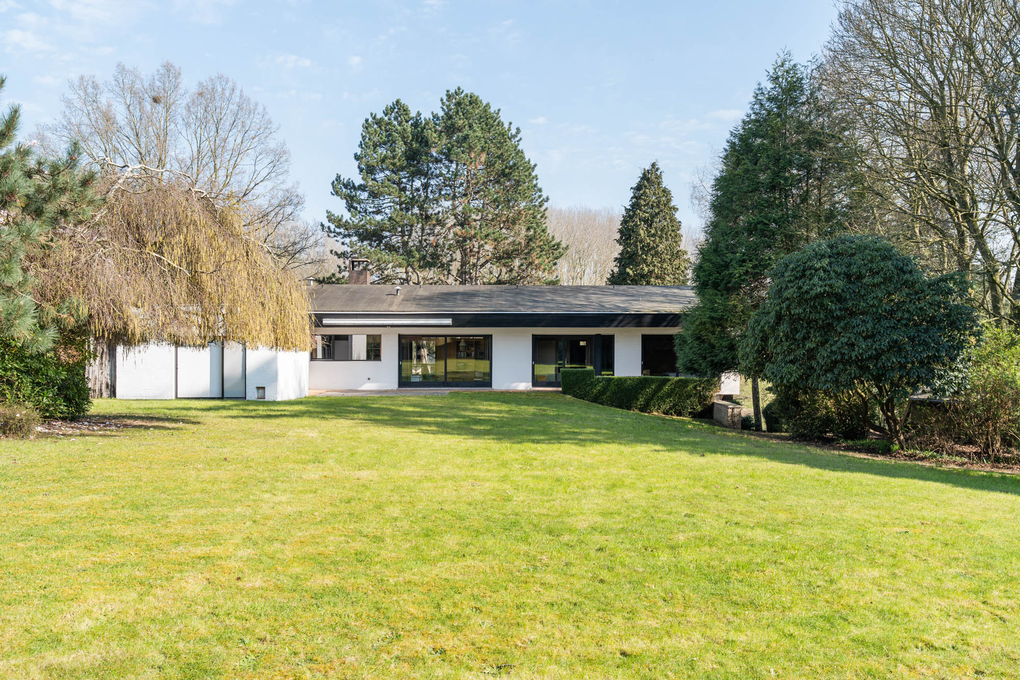 Villa des années 60 avec piscine intérieure et vue panoramique