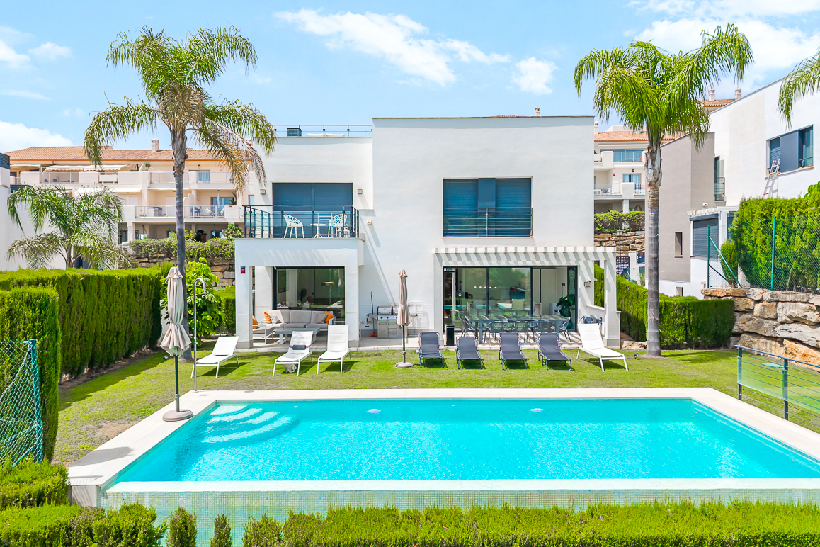 Elegant Villa with Private Pool  and Tourist Licence in Estepona