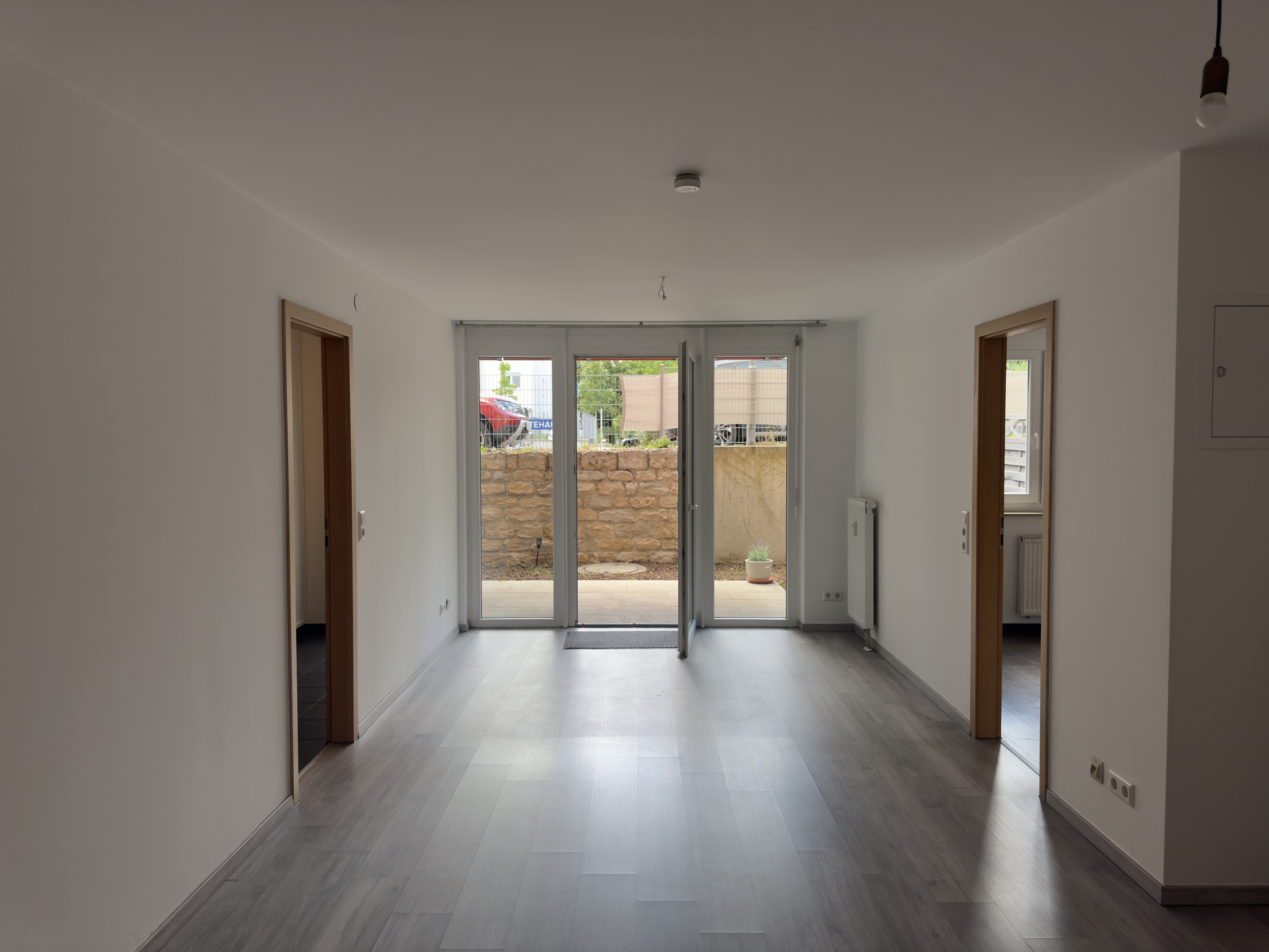 Helle 2‑Zimmer‑Wohnung mit Terrasse – ruhig, grün und bestens angebunden.