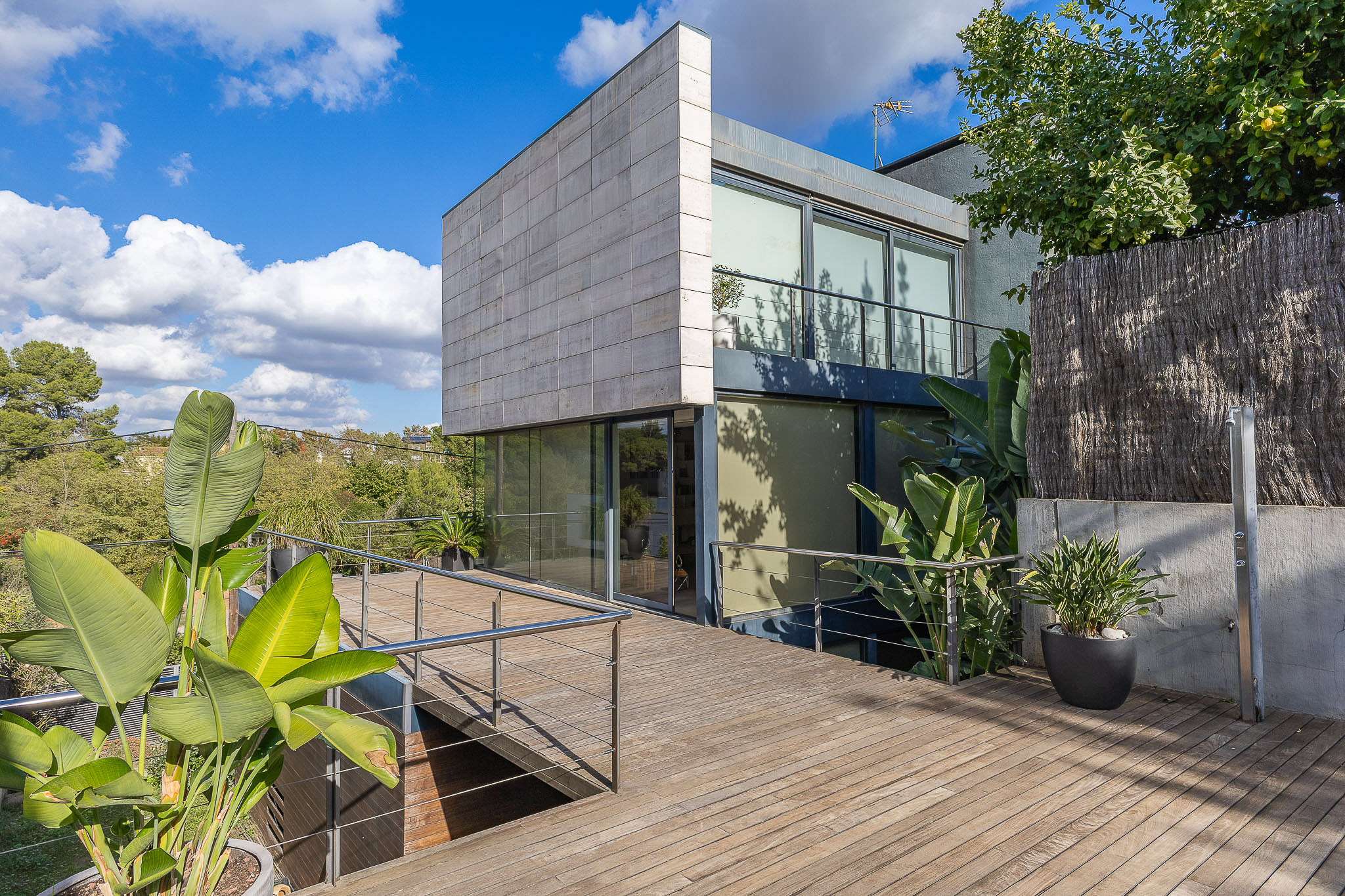 Design, natural light, and spacious areas surrounded by tranquility in Valldoreix