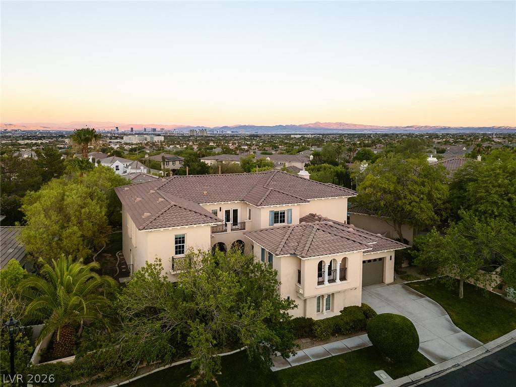Luxury Living with Iconic Strip Views