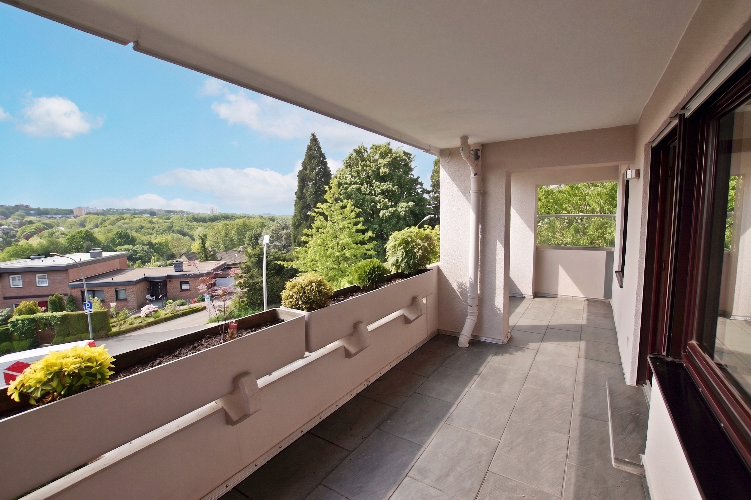 Moderne 3-Zimmer-Erdgeschosswohnung mit großer Südloggia und Fernblick