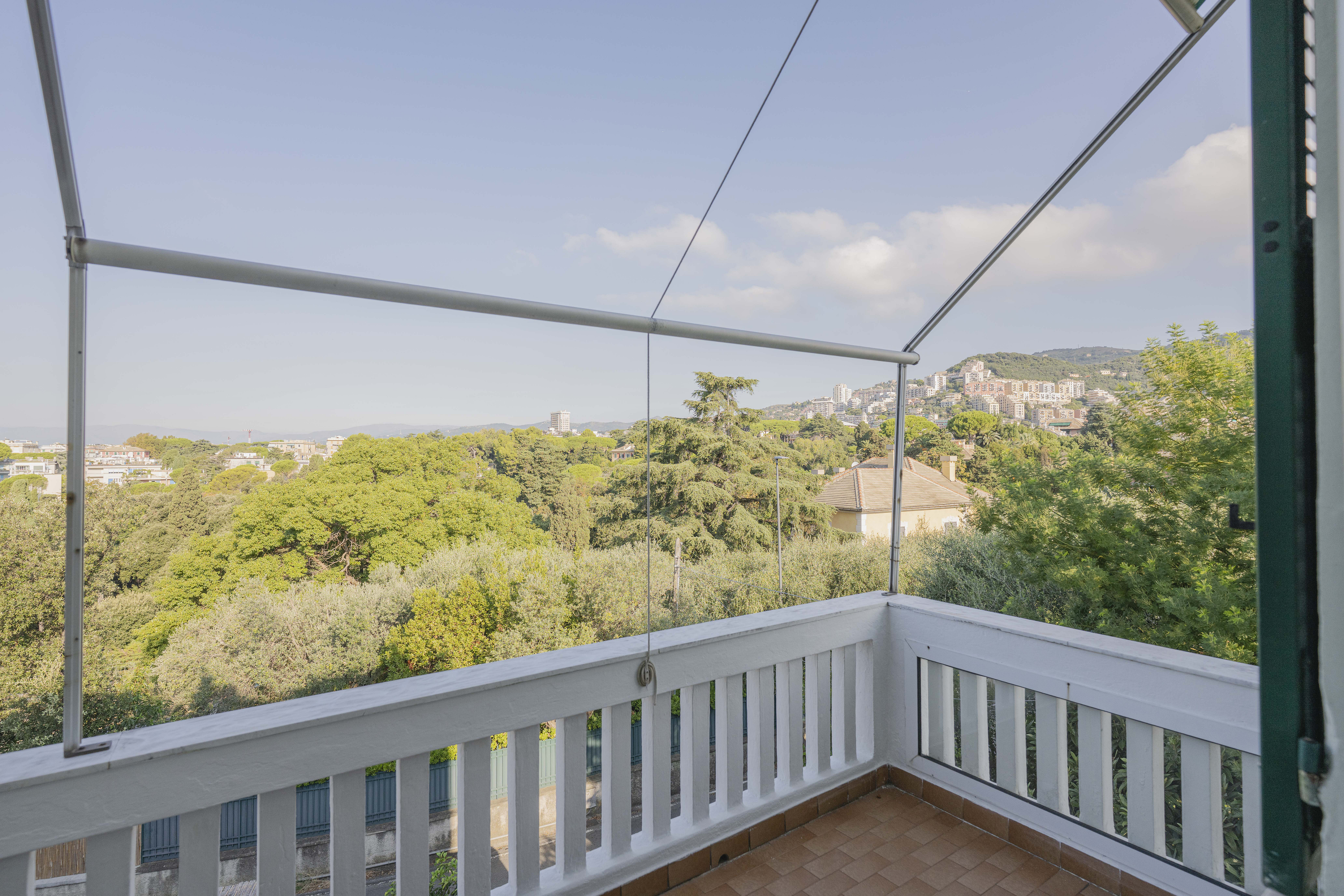 Apartment in a villa with garden and sea view, surrounded by greenery on Viale Quartara