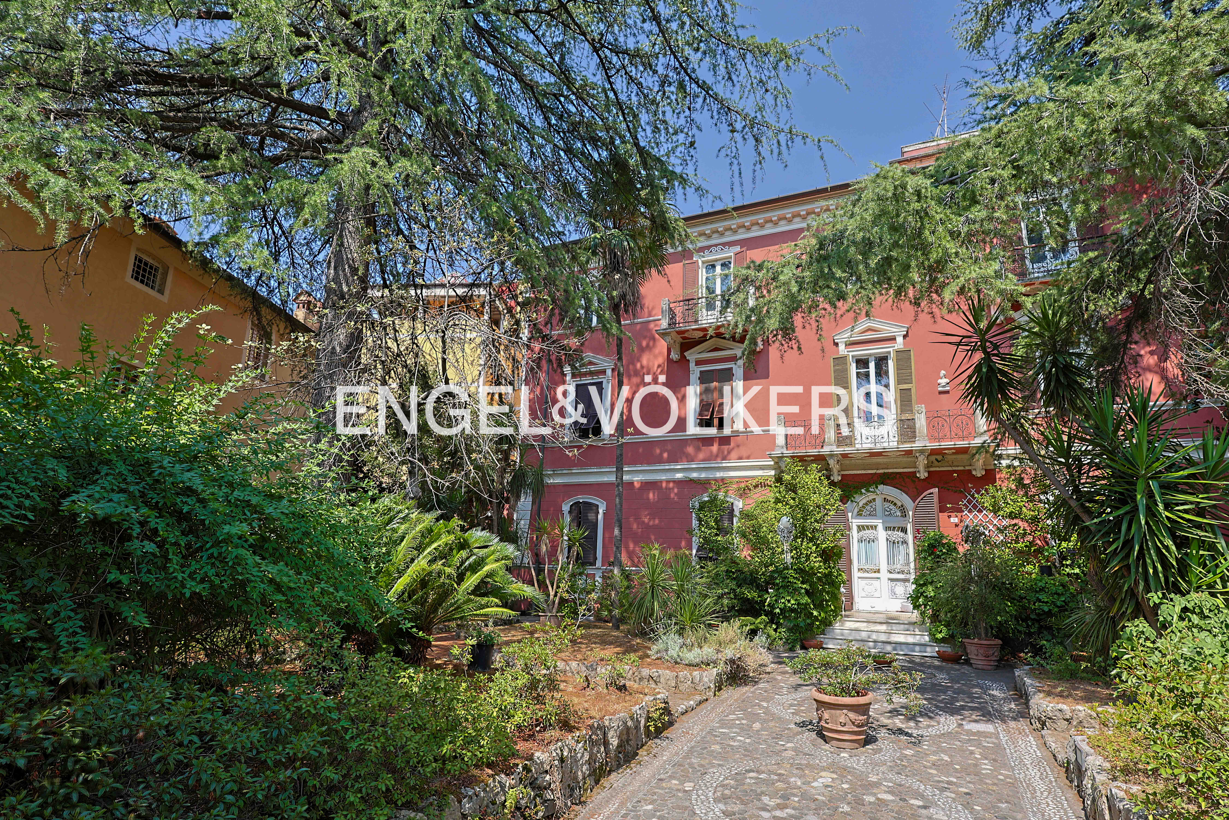 Villa Mazzi Penthouse: a prestigious residence in the heart of Sarzana