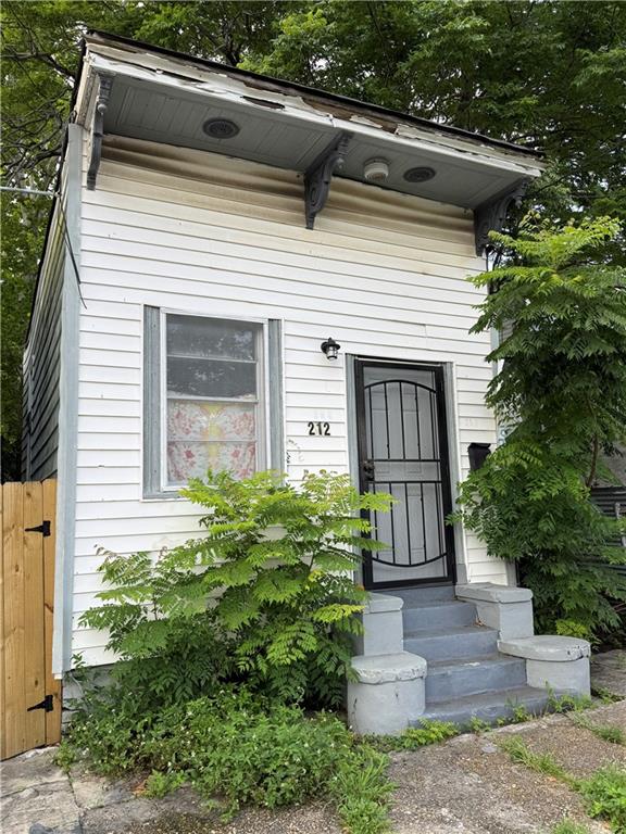 Fantastic investment opportunity in Mid-City!