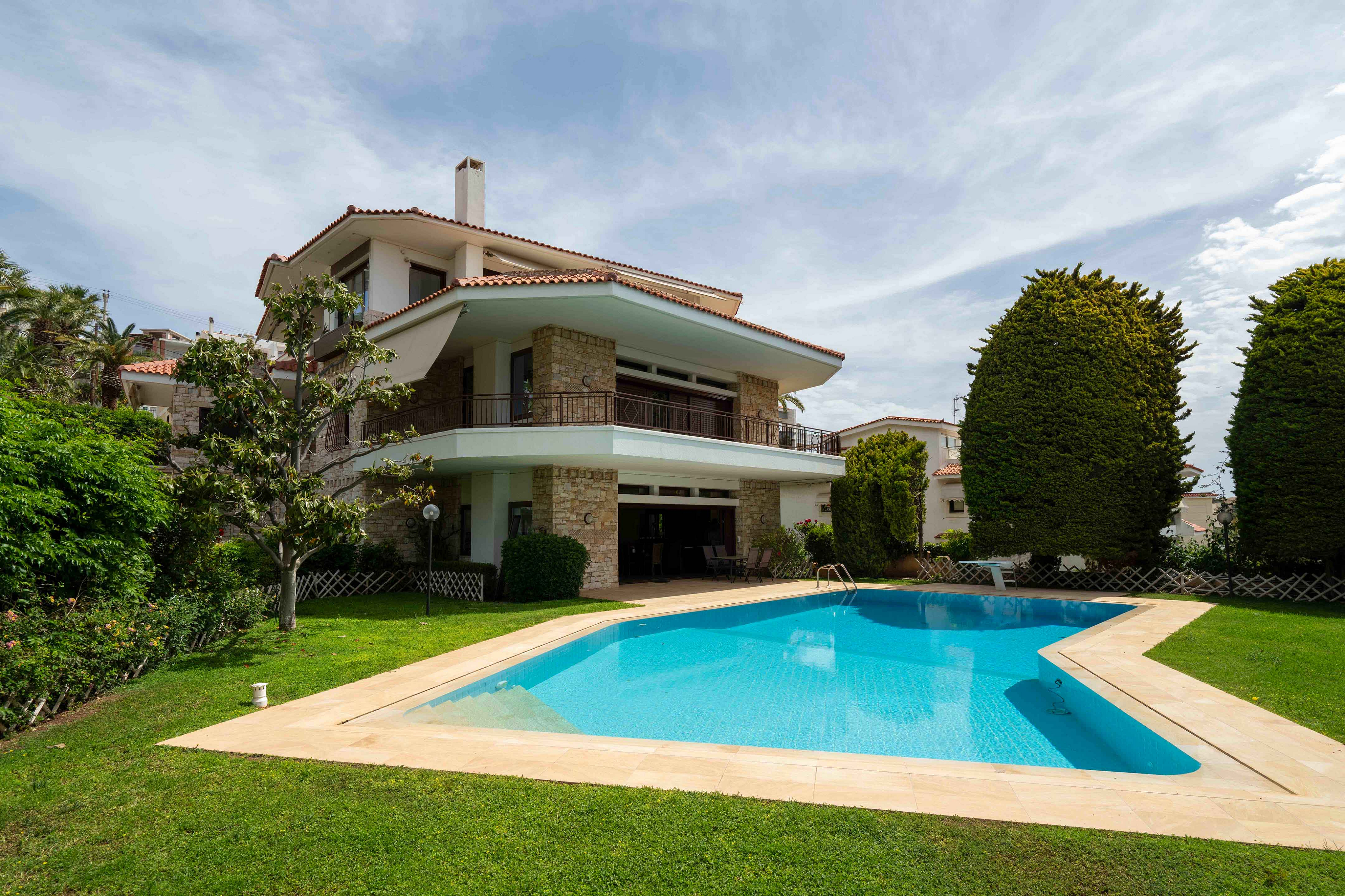 Prestigious 900 sq.m Mansion with Pool, Garden & Sea Views